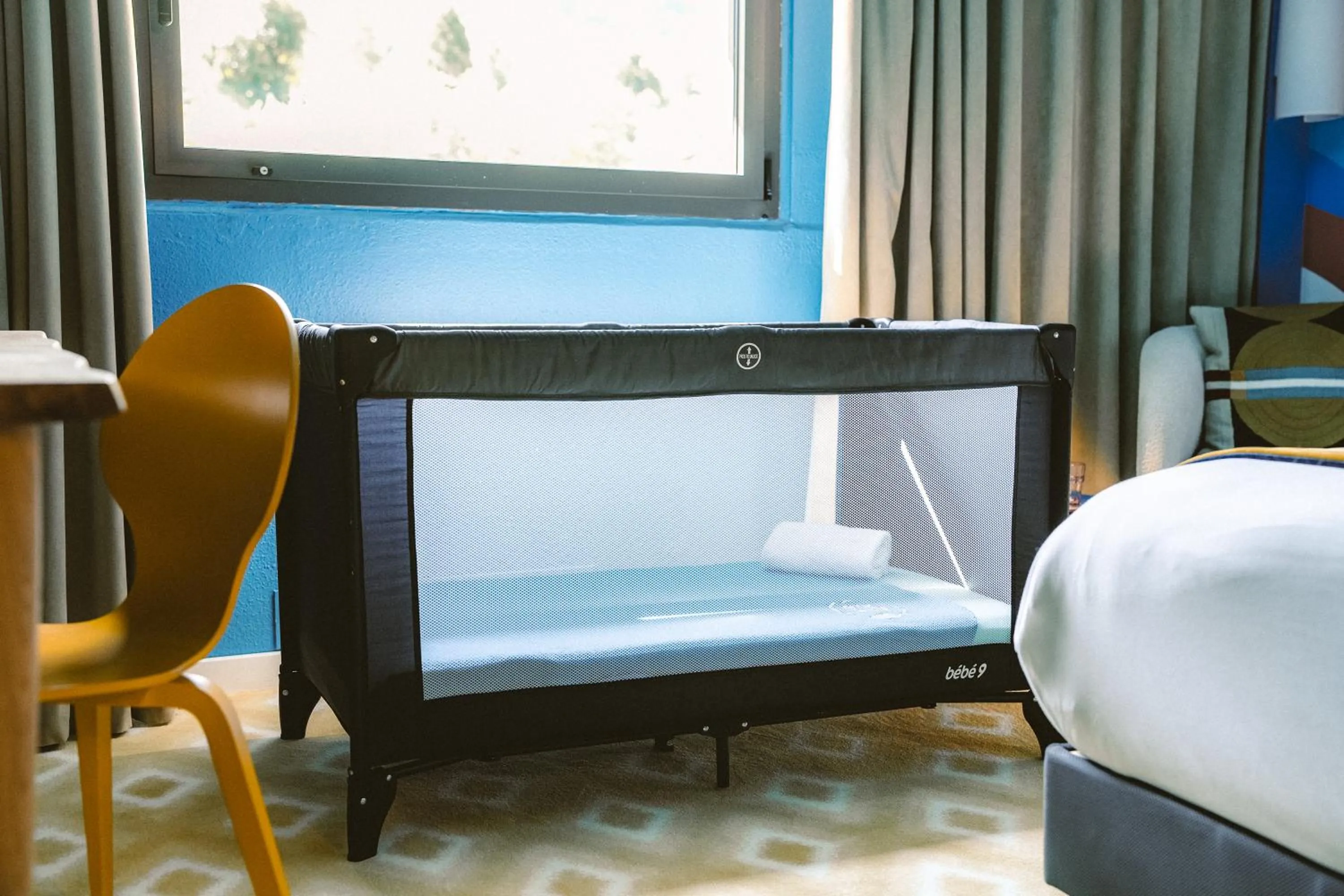 cot, Bed in Big Sky Hotel & Spa