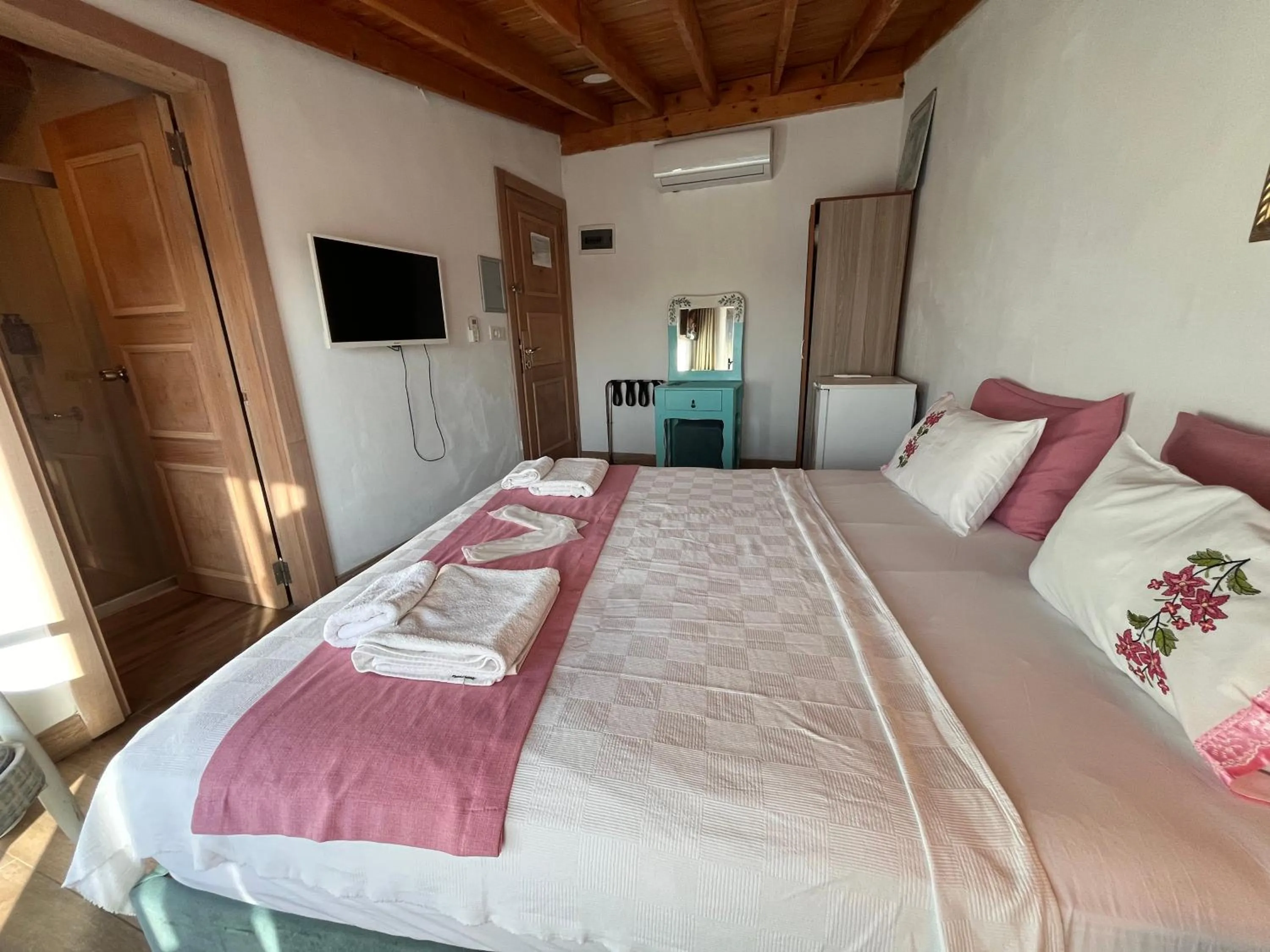 Photo of the whole room, Bed in Alacati Asmali Konak Hotel