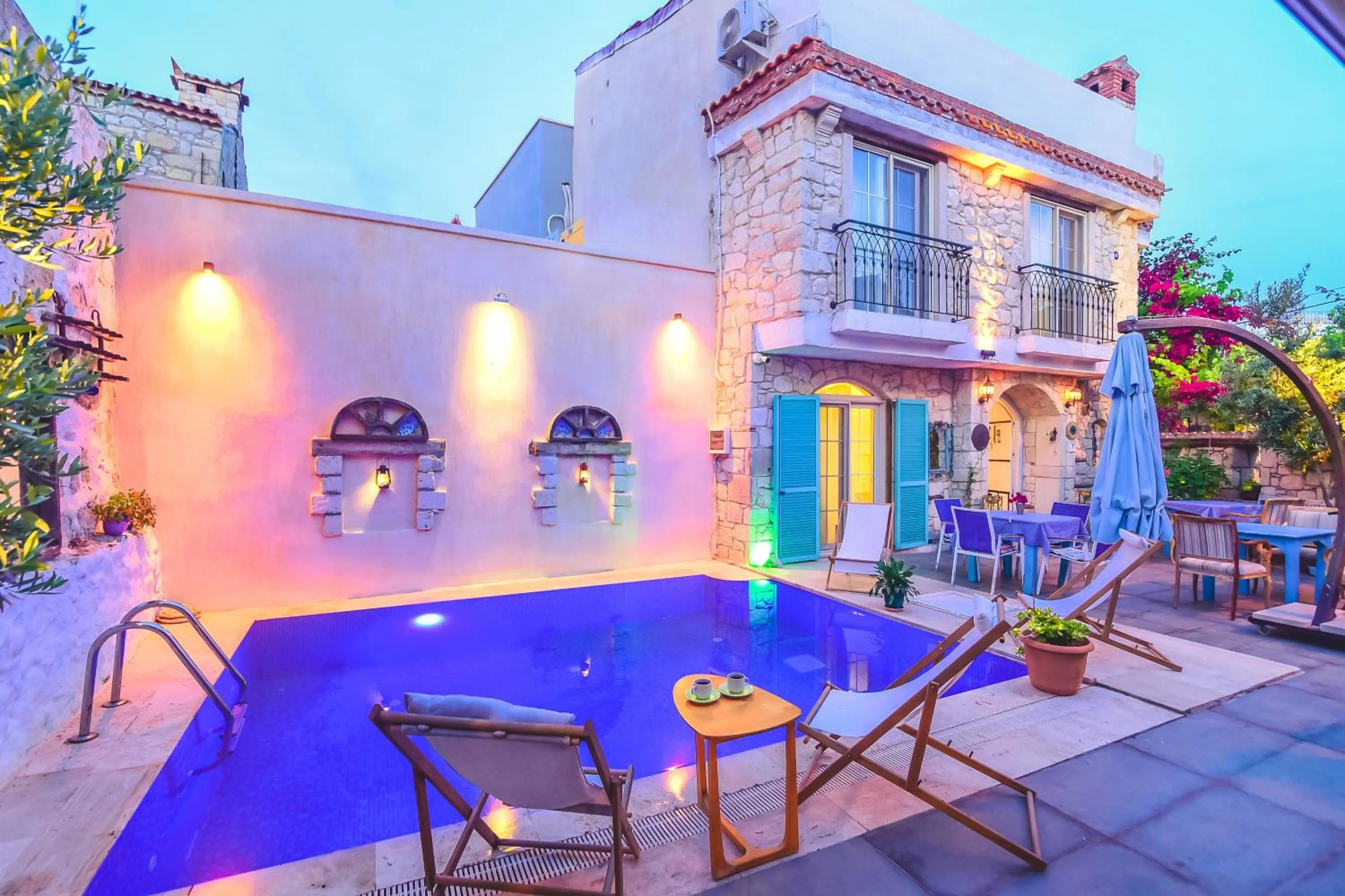 Alacati Asmali Konak Hotel