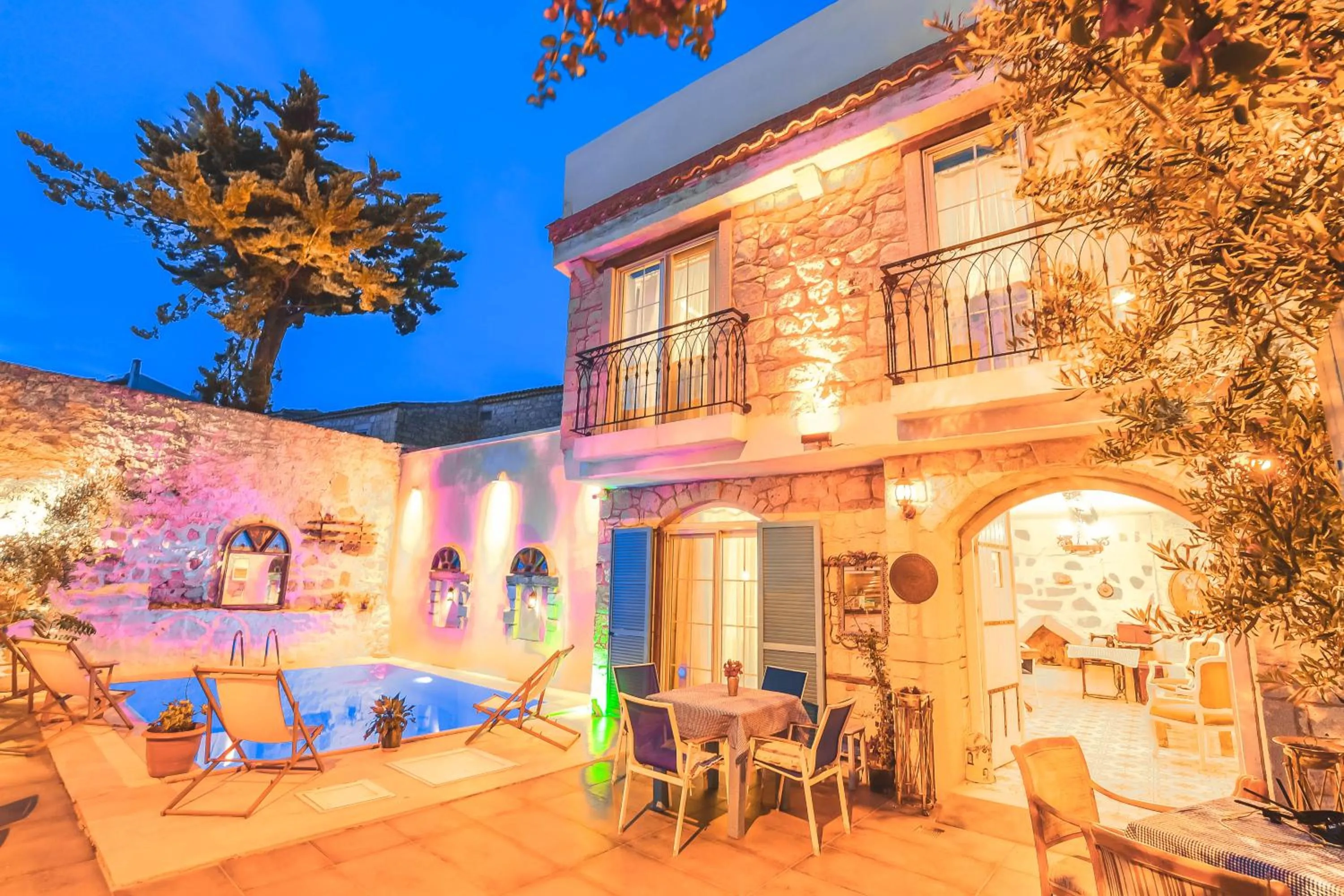 Alacati Asmali Konak Hotel