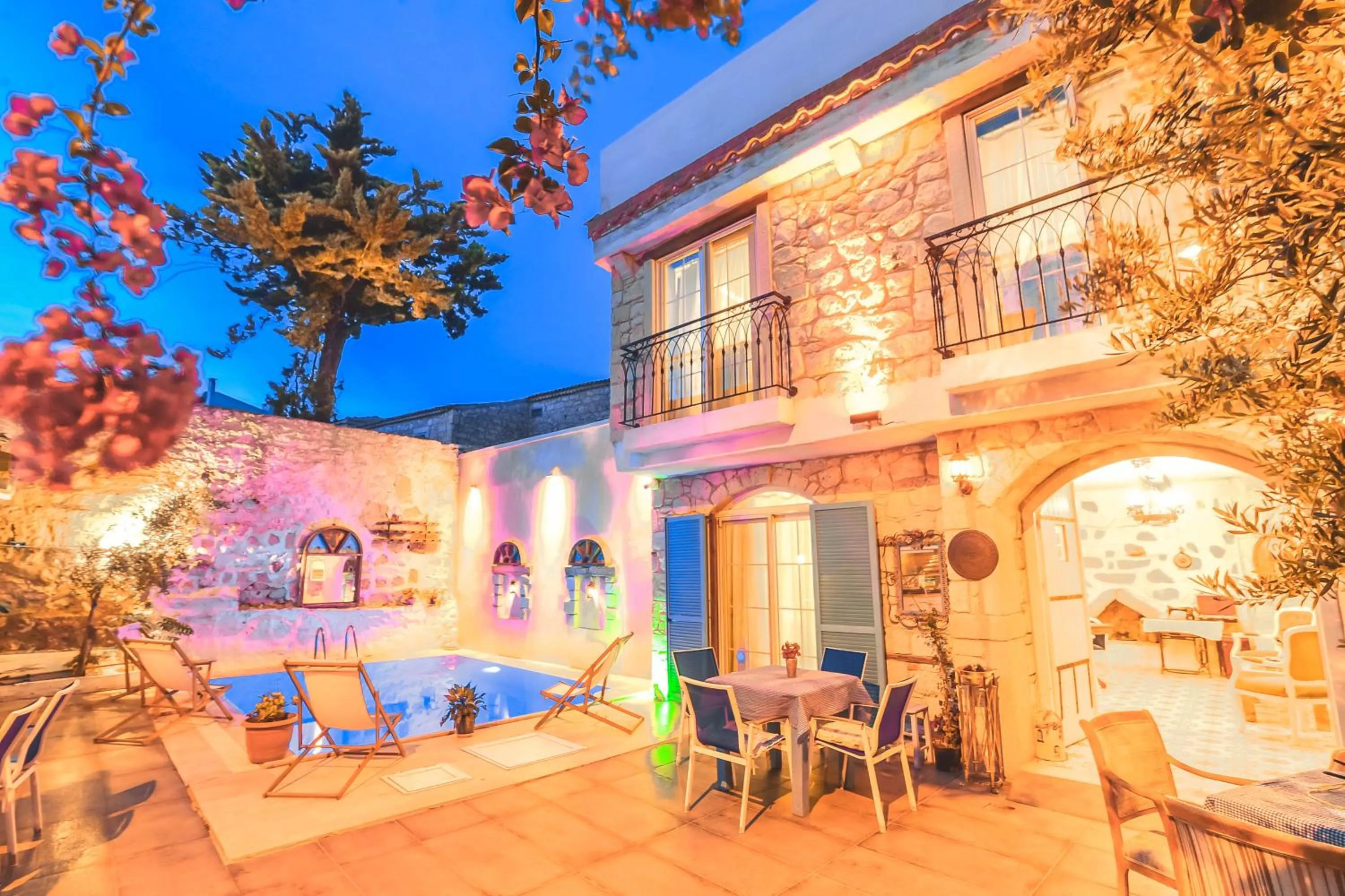 Alacati Asmali Konak Hotel