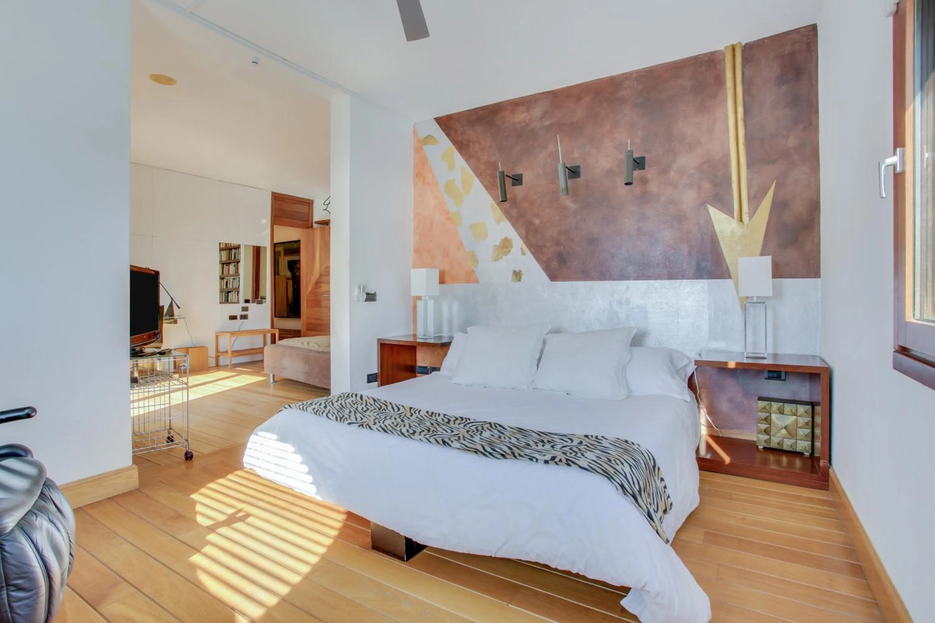 Living room, Bed in Villa Abaego