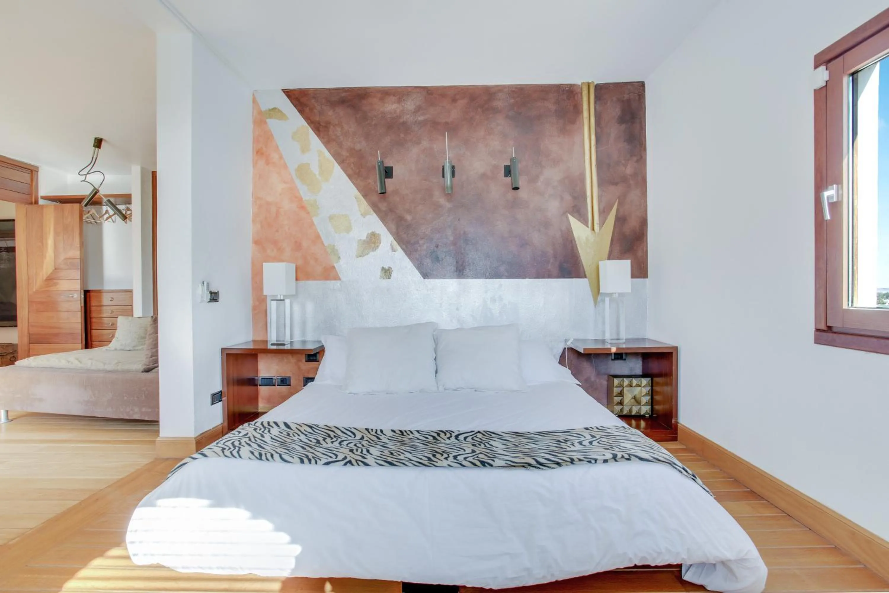 Living room, Bed in Villa Abaego