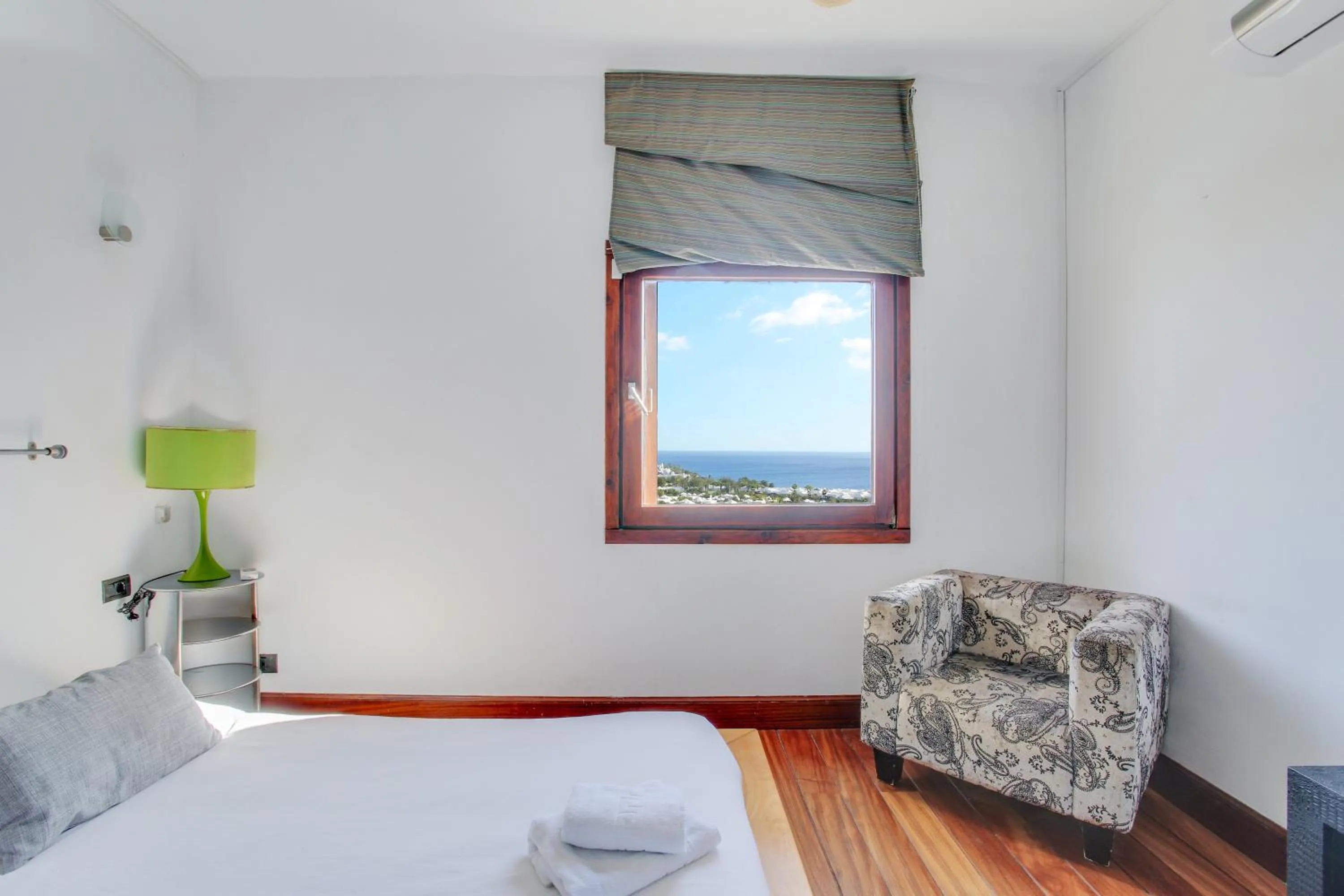Living room, Bed in Villa Abaego