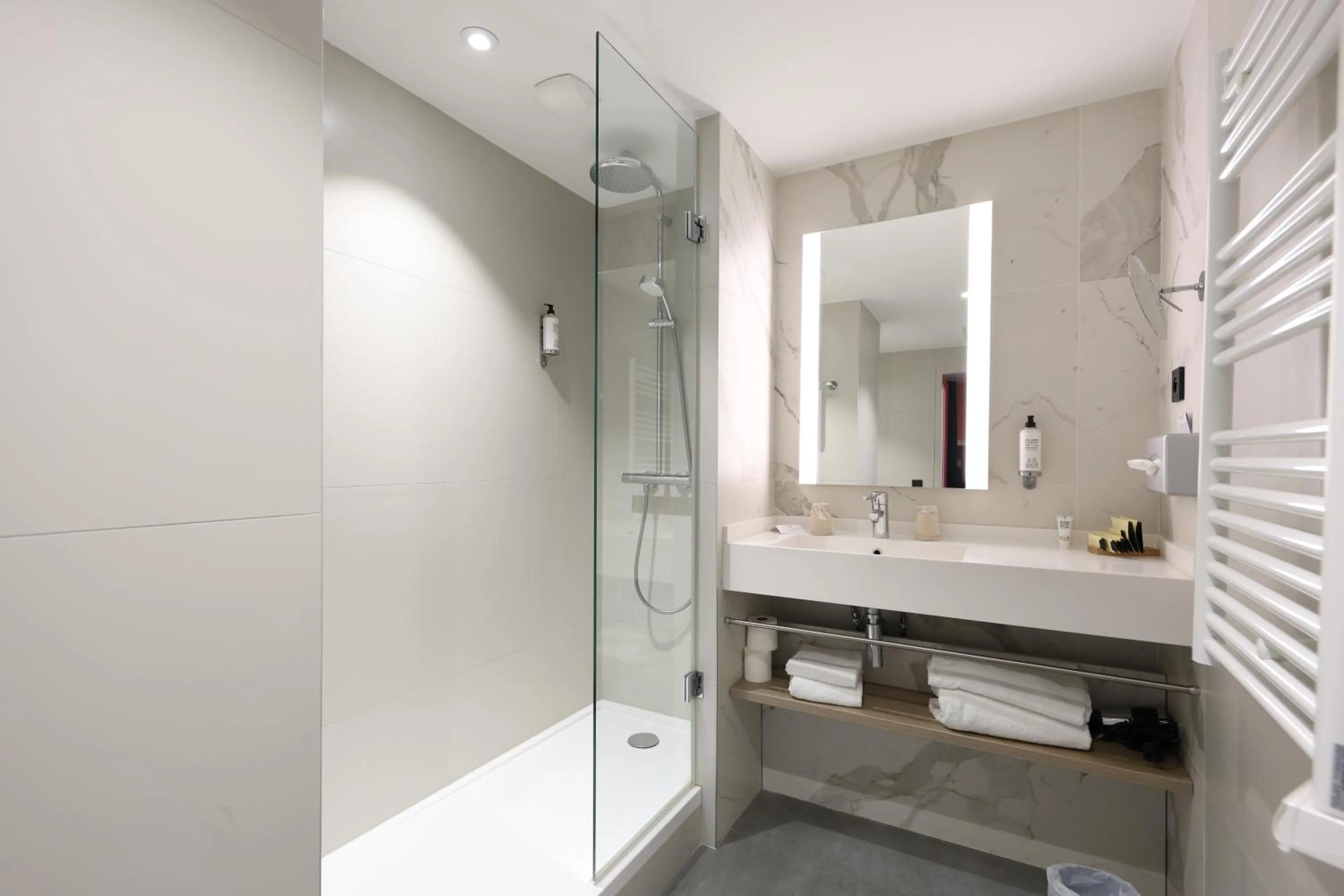 Bathroom in Best Western Hotel du Pont Wilson