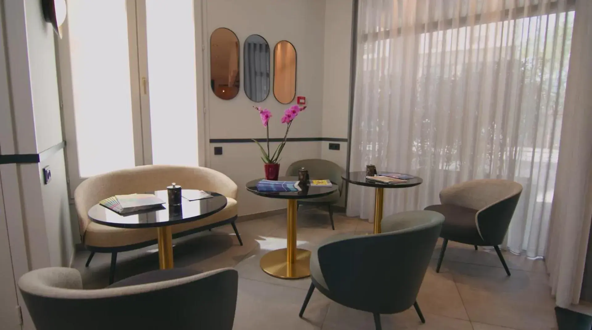 Living room in Best Western Hotel du Pont Wilson Living room in Best Western Hotel du Pont Wilson