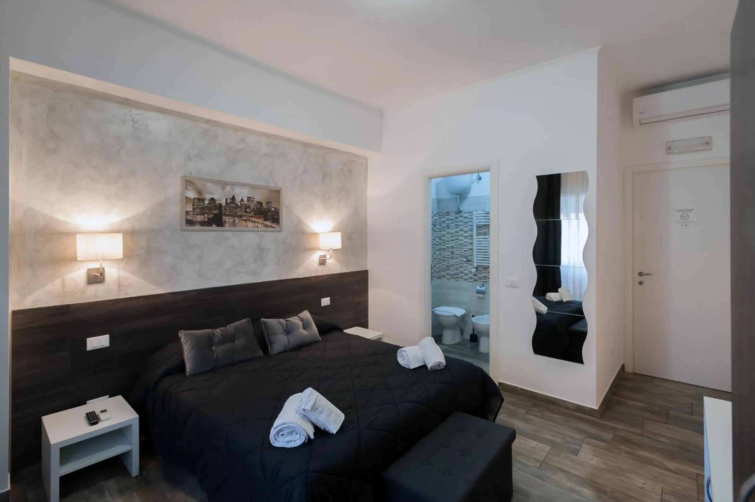 Bed in TIBURTINA INN GUEST HOUSE