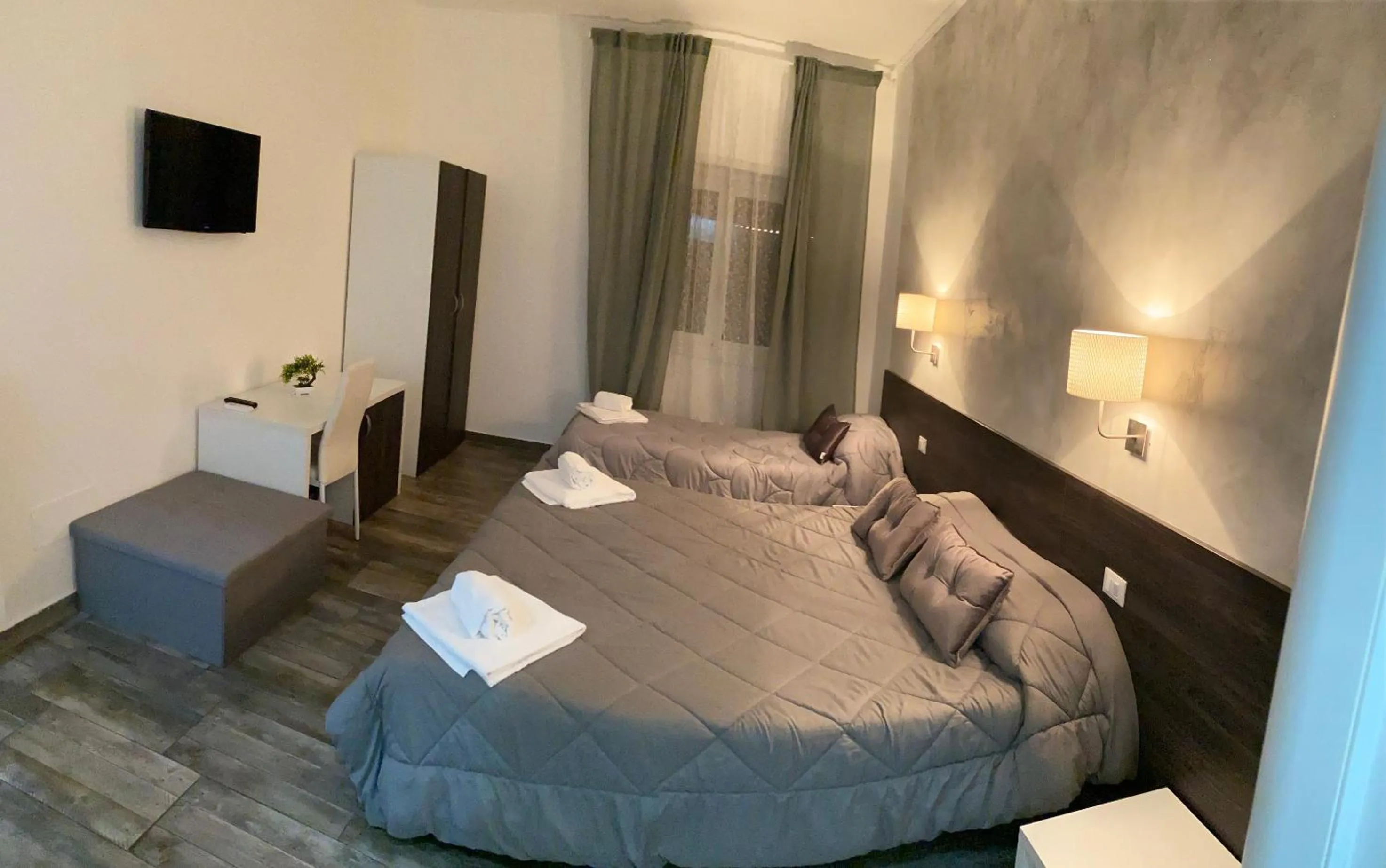 Bed in TIBURTINA INN GUEST HOUSE