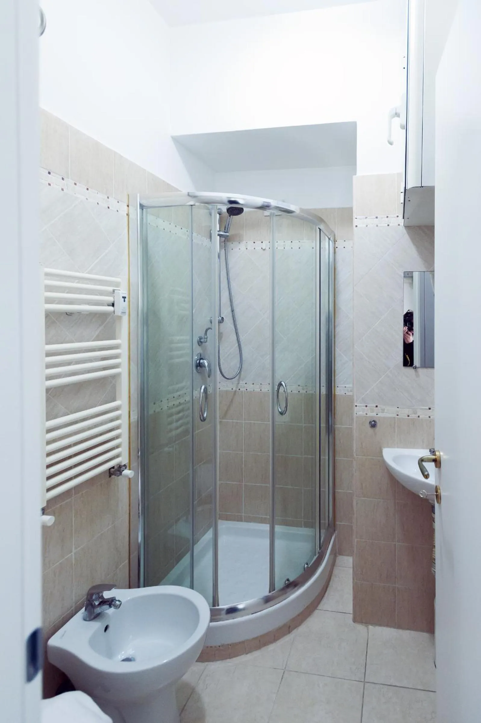 Shower in TIBURTINA INN GUEST HOUSE