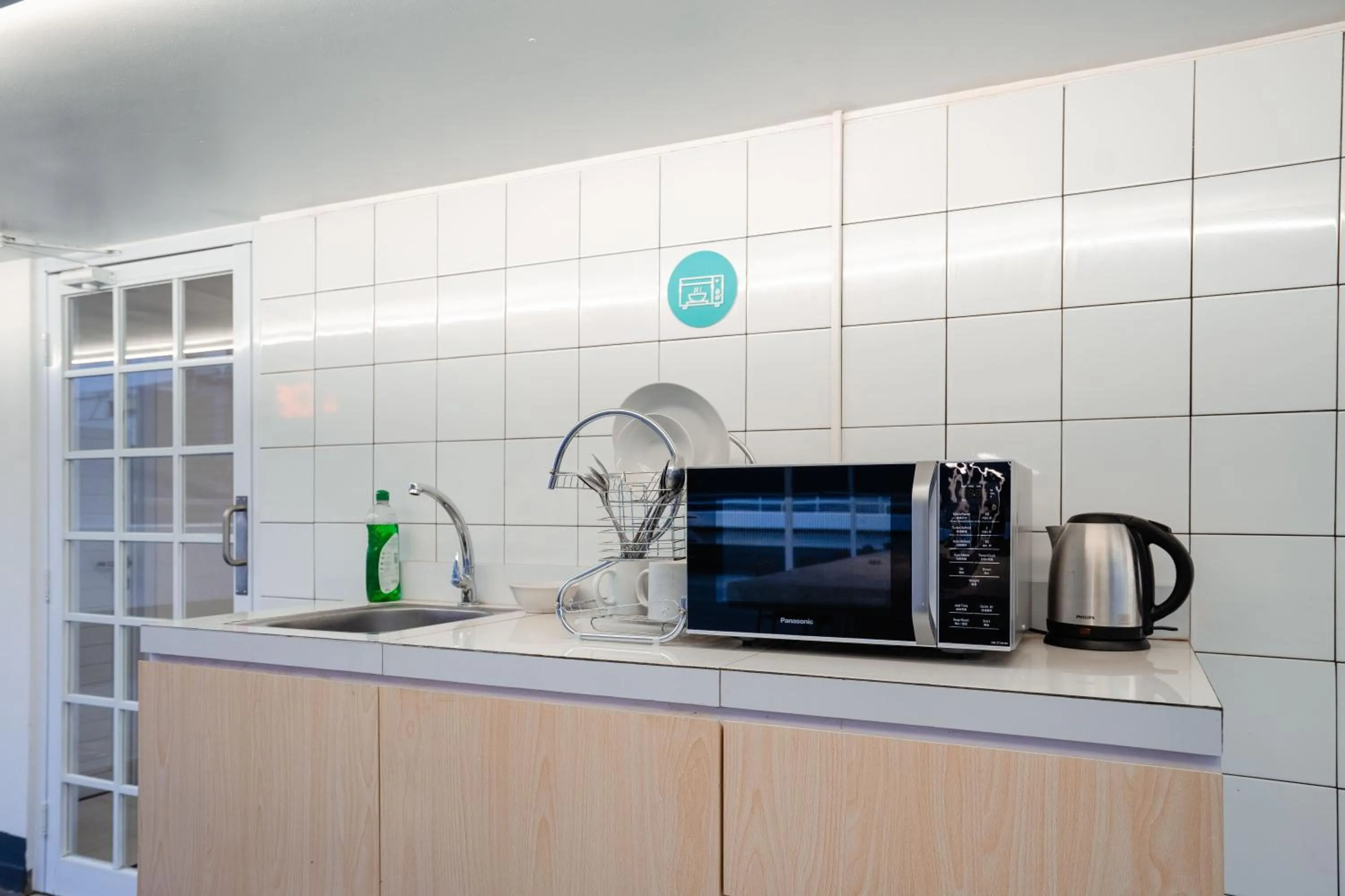 Communal kitchen in Bobopod Alun-Alun, Bandung