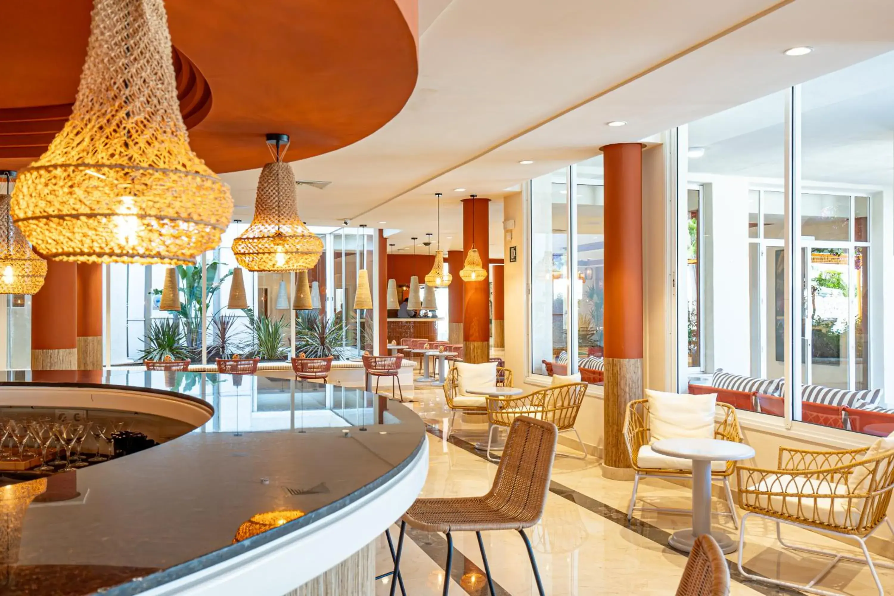 Lounge or bar in Hotel Rosella affiliated by Intelier Lounge or bar in Hotel Rosella affiliated by Intelier