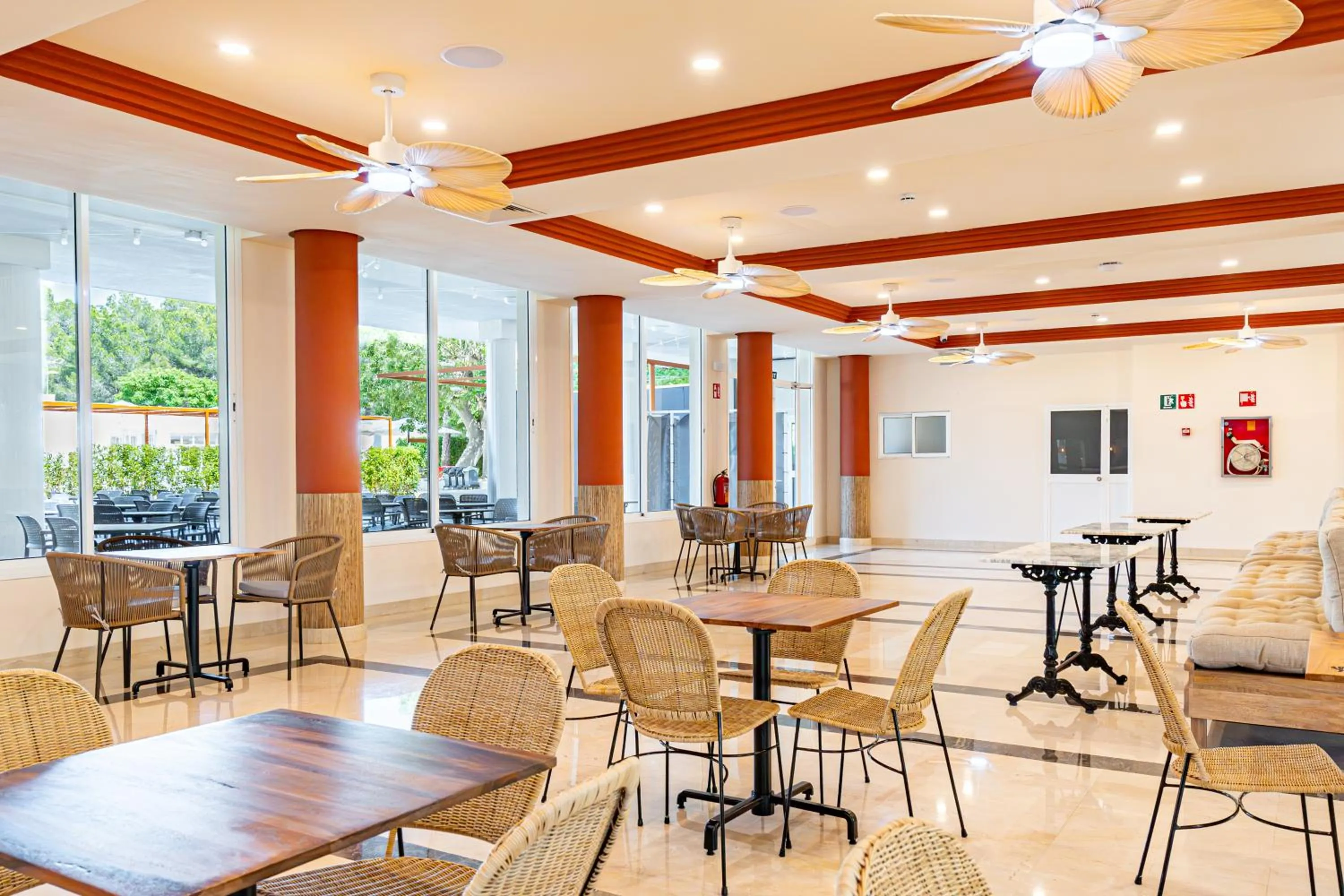 Lounge or bar in Hotel Rosella affiliated by Intelier