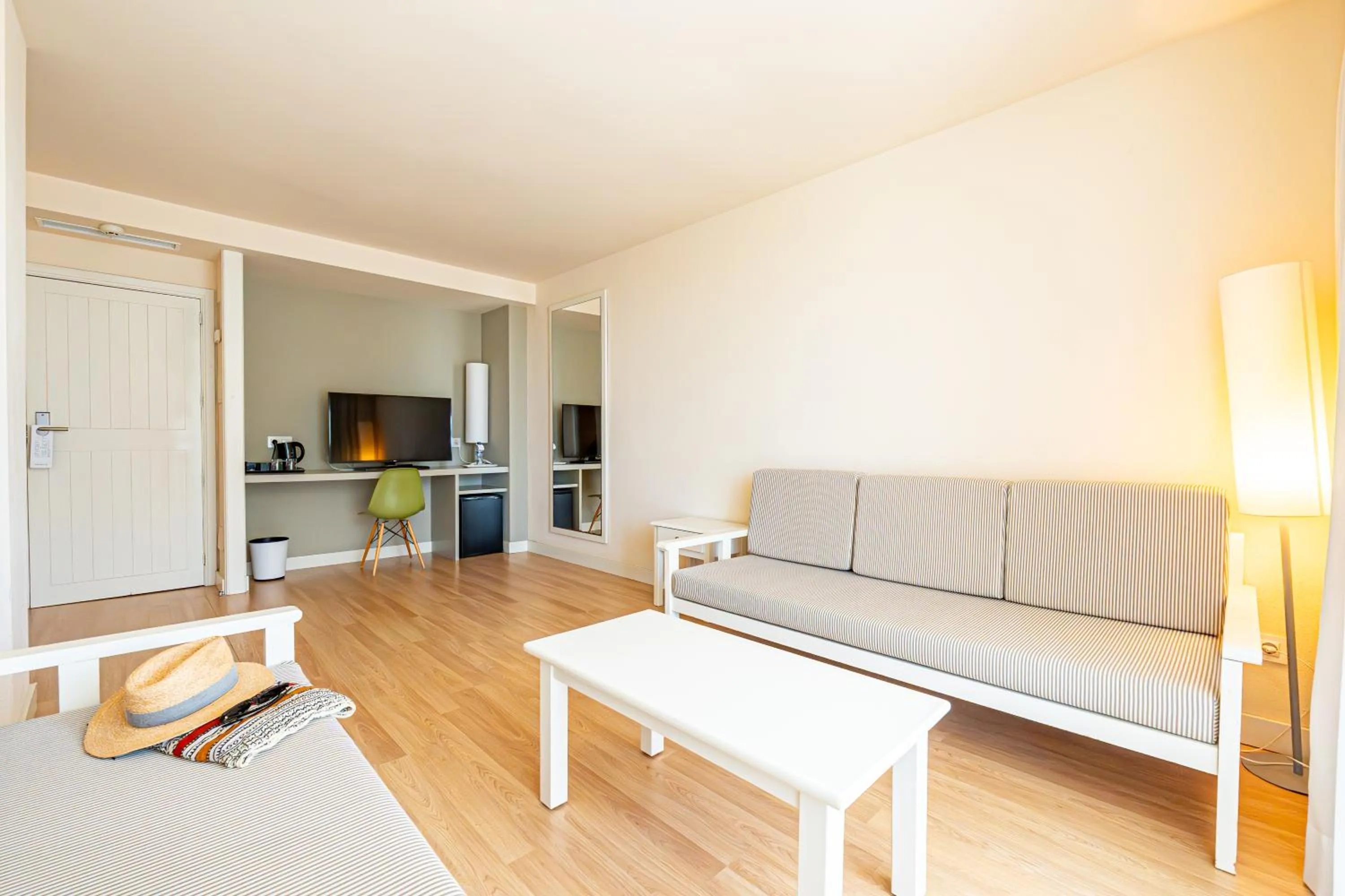 Living room in Hotel Rosella affiliated by Intelier