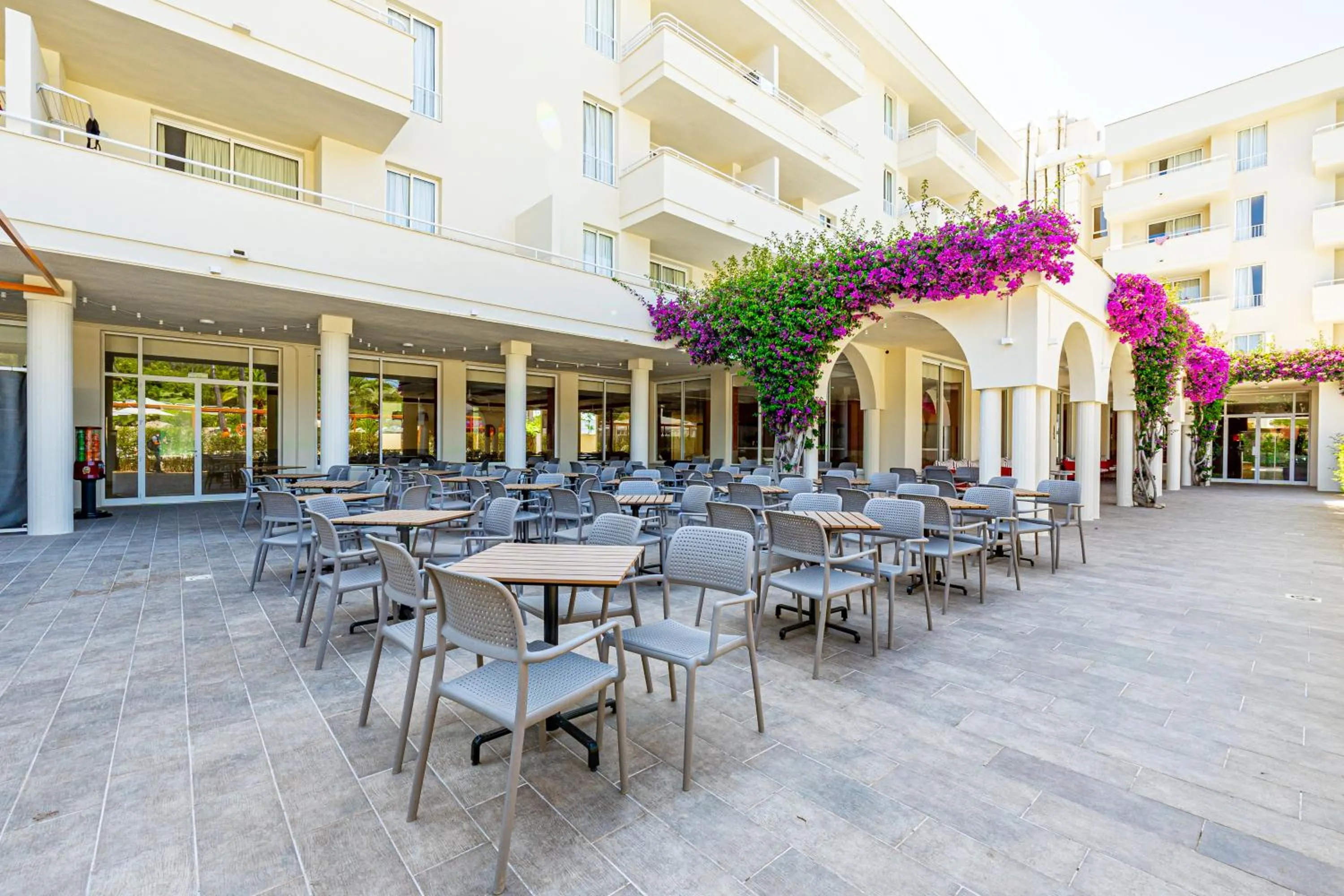 Lounge or bar in Hotel Rosella affiliated by Intelier