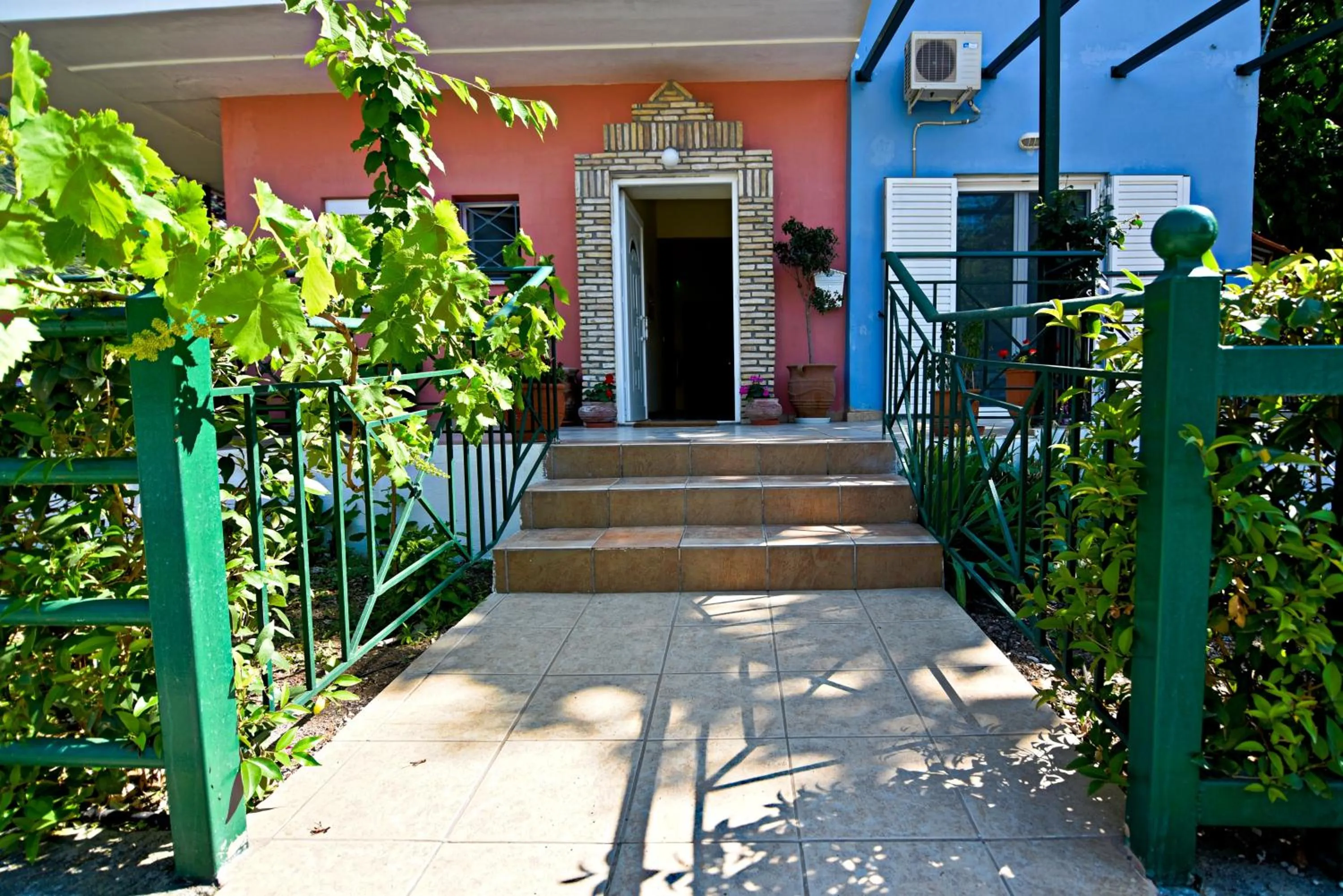 Facade/entrance in Tsertos Apartments
