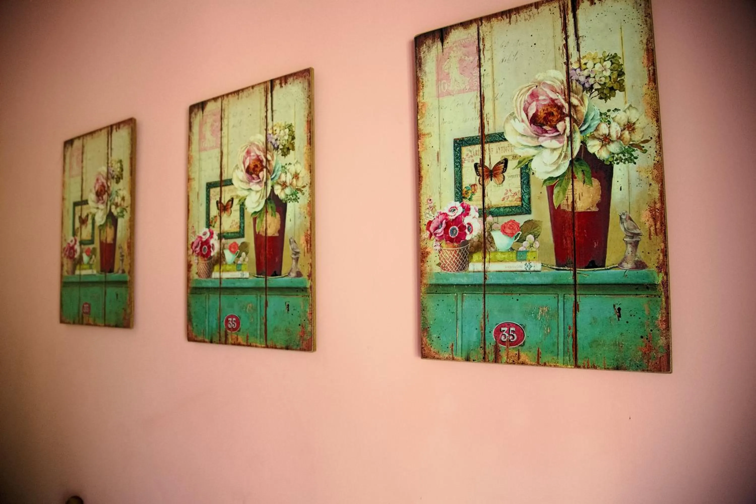 Decorative detail in Tsertos Apartments