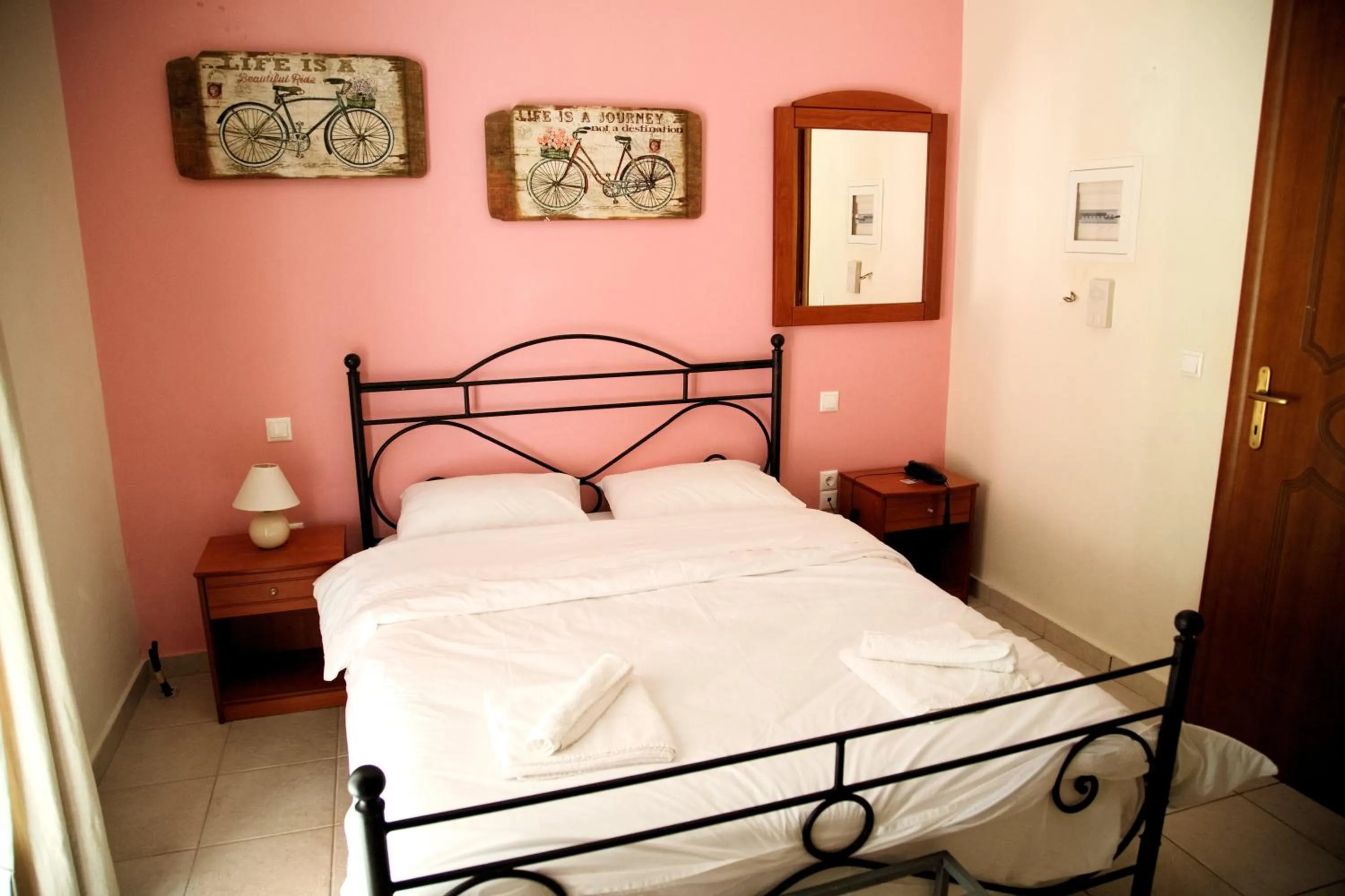 Bed in Tsertos Apartments