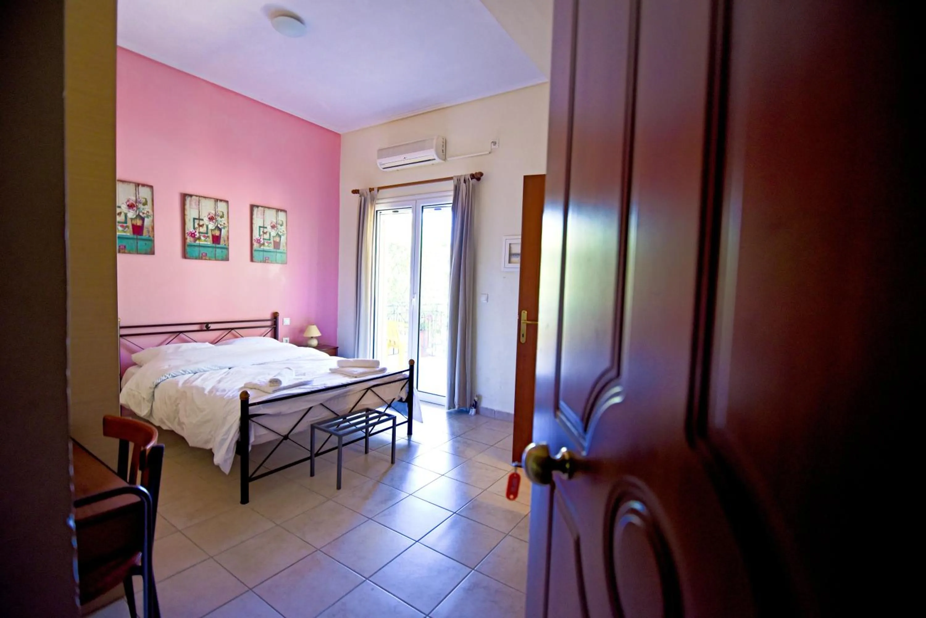 Bed in Tsertos Apartments