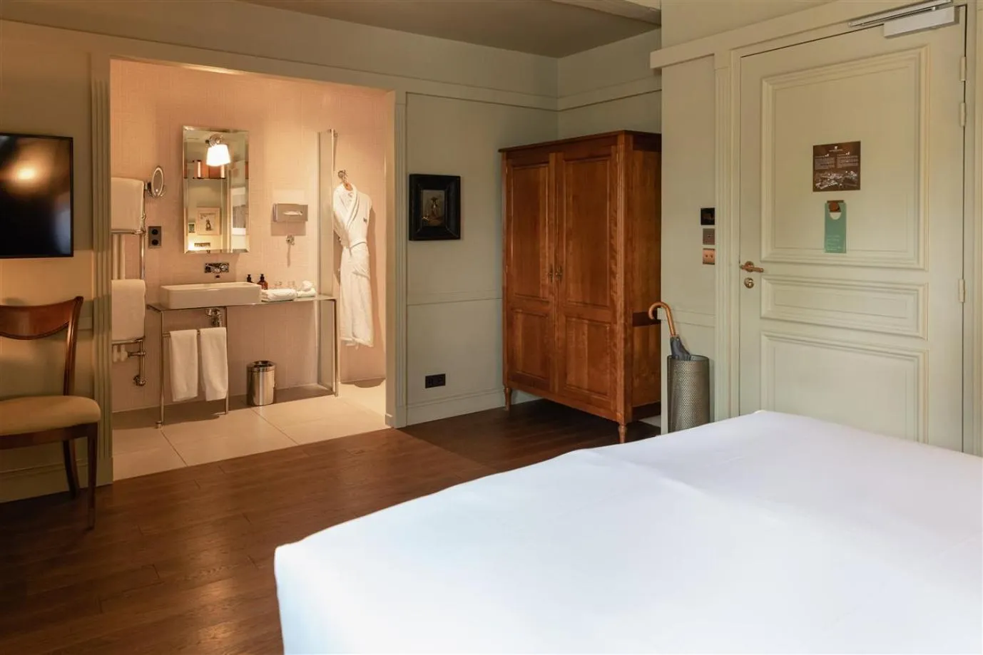 Photo of the whole room, Bed in Les Sources de Cheverny