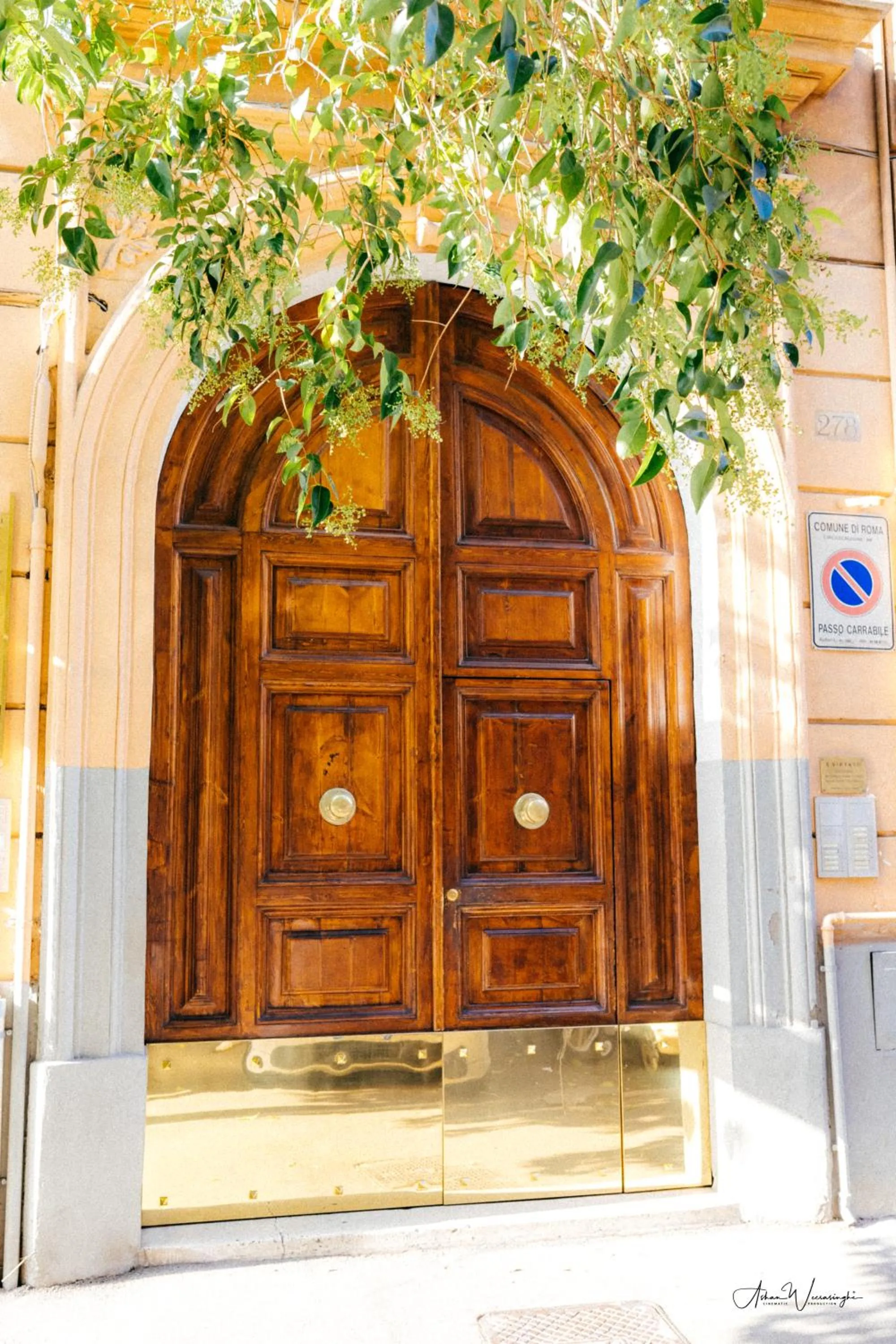 Facade/entrance in Magik rooms