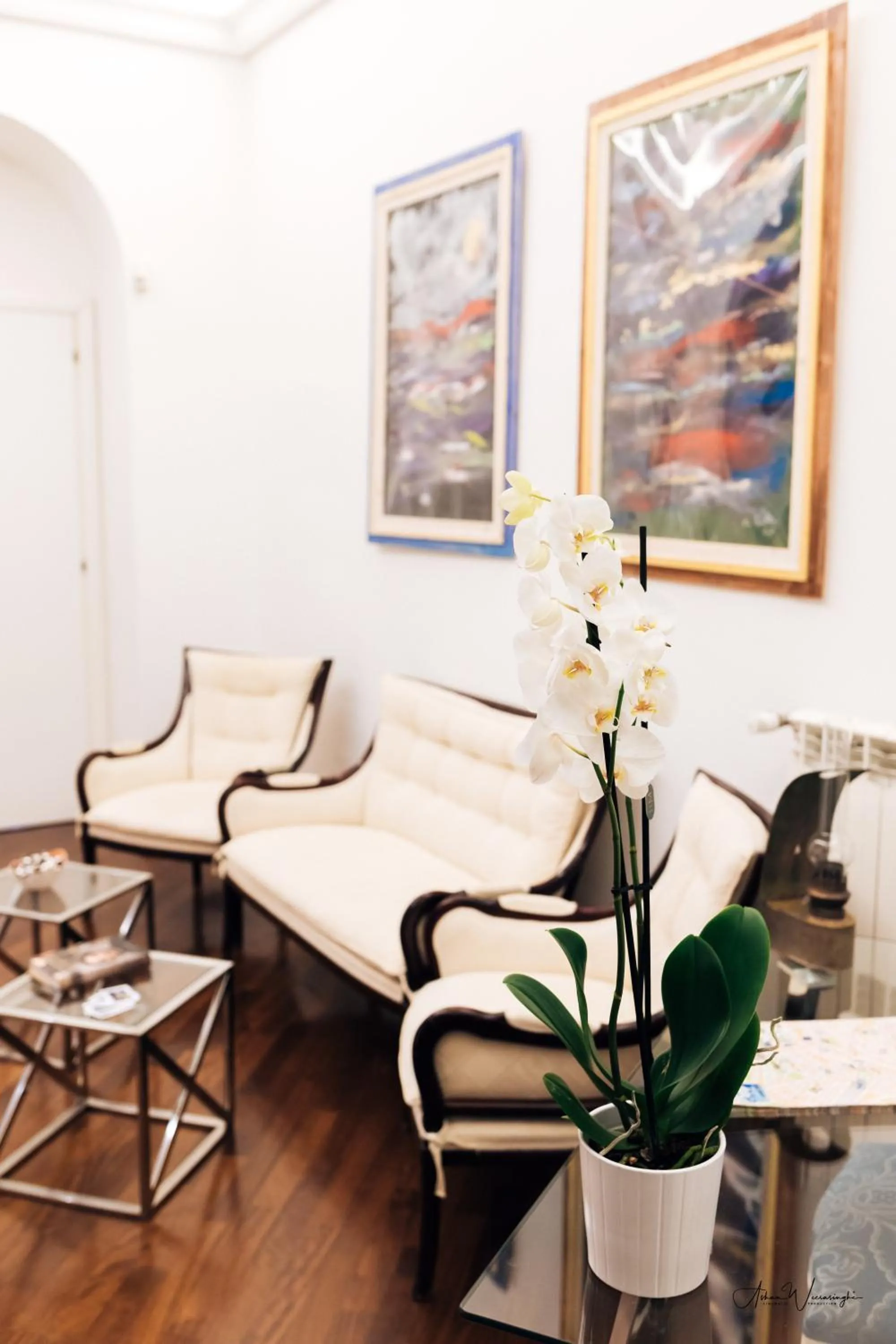 Seating area in Magik rooms