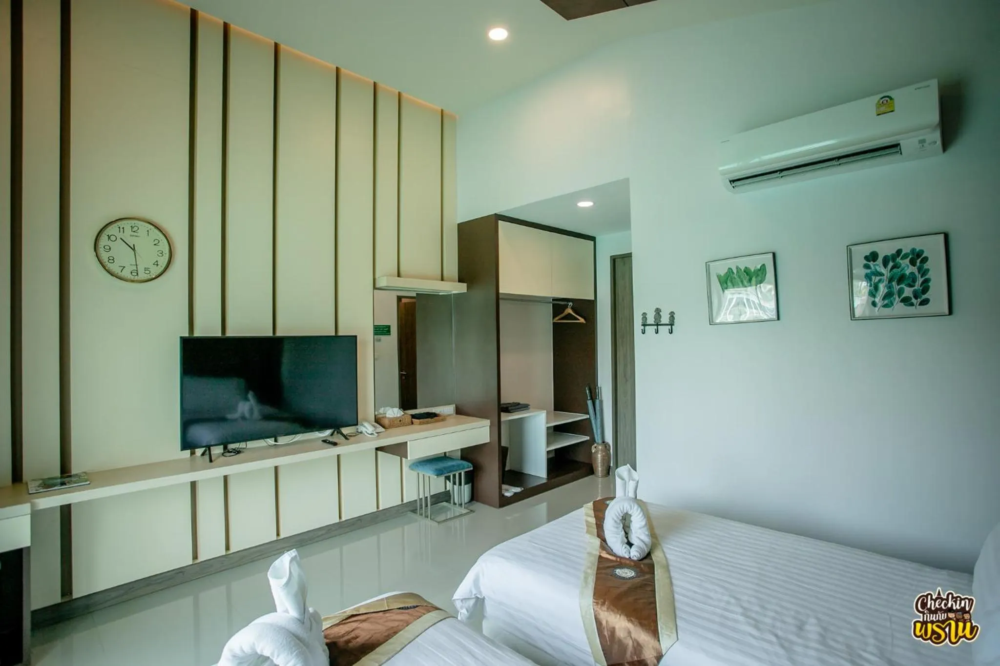 Bed in Boat House Boutique Riverside