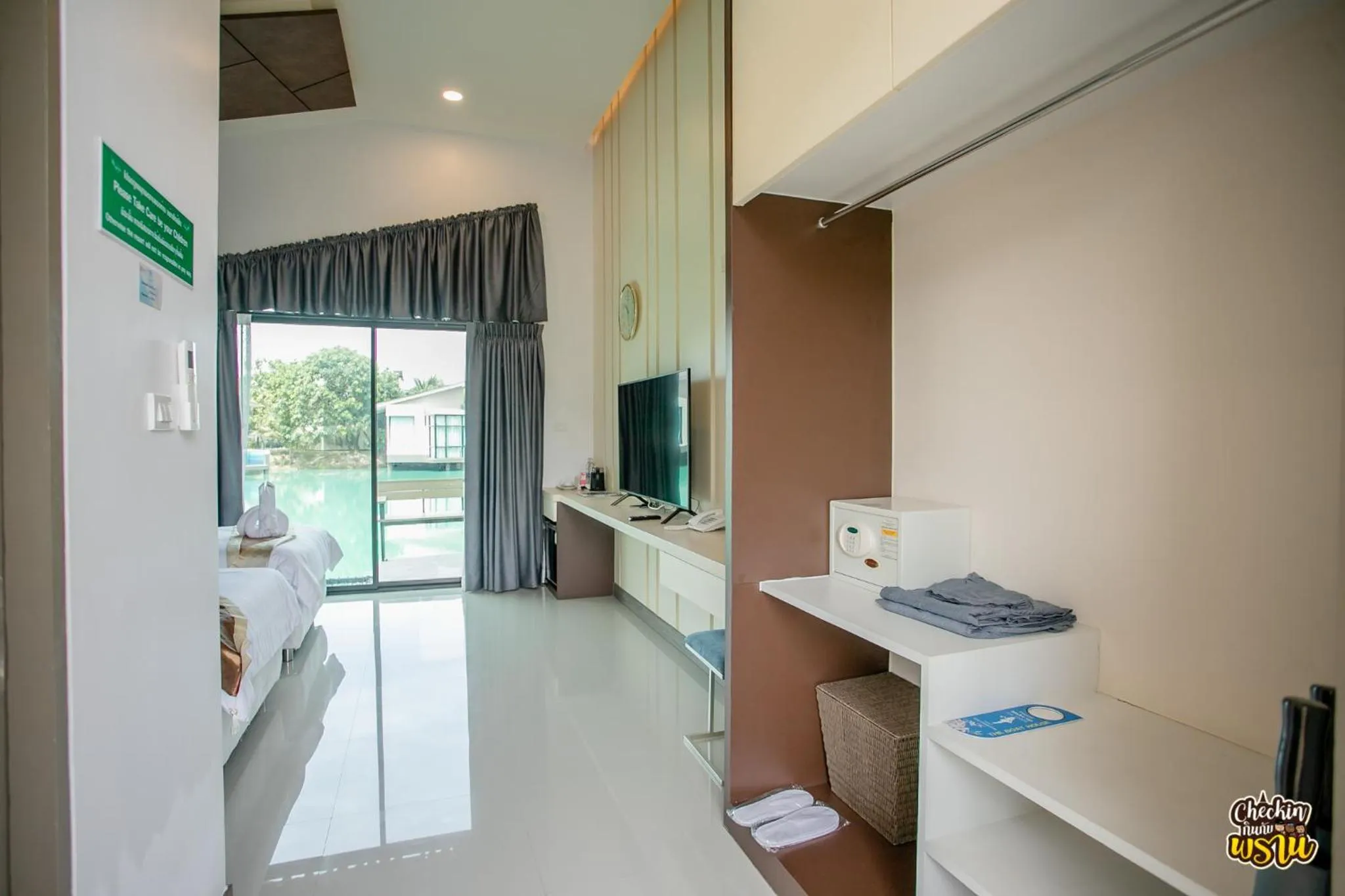 Boat House Boutique Riverside