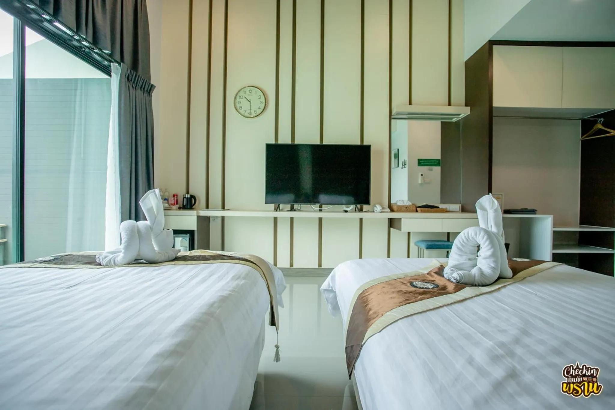 Bed in Boat House Boutique Riverside