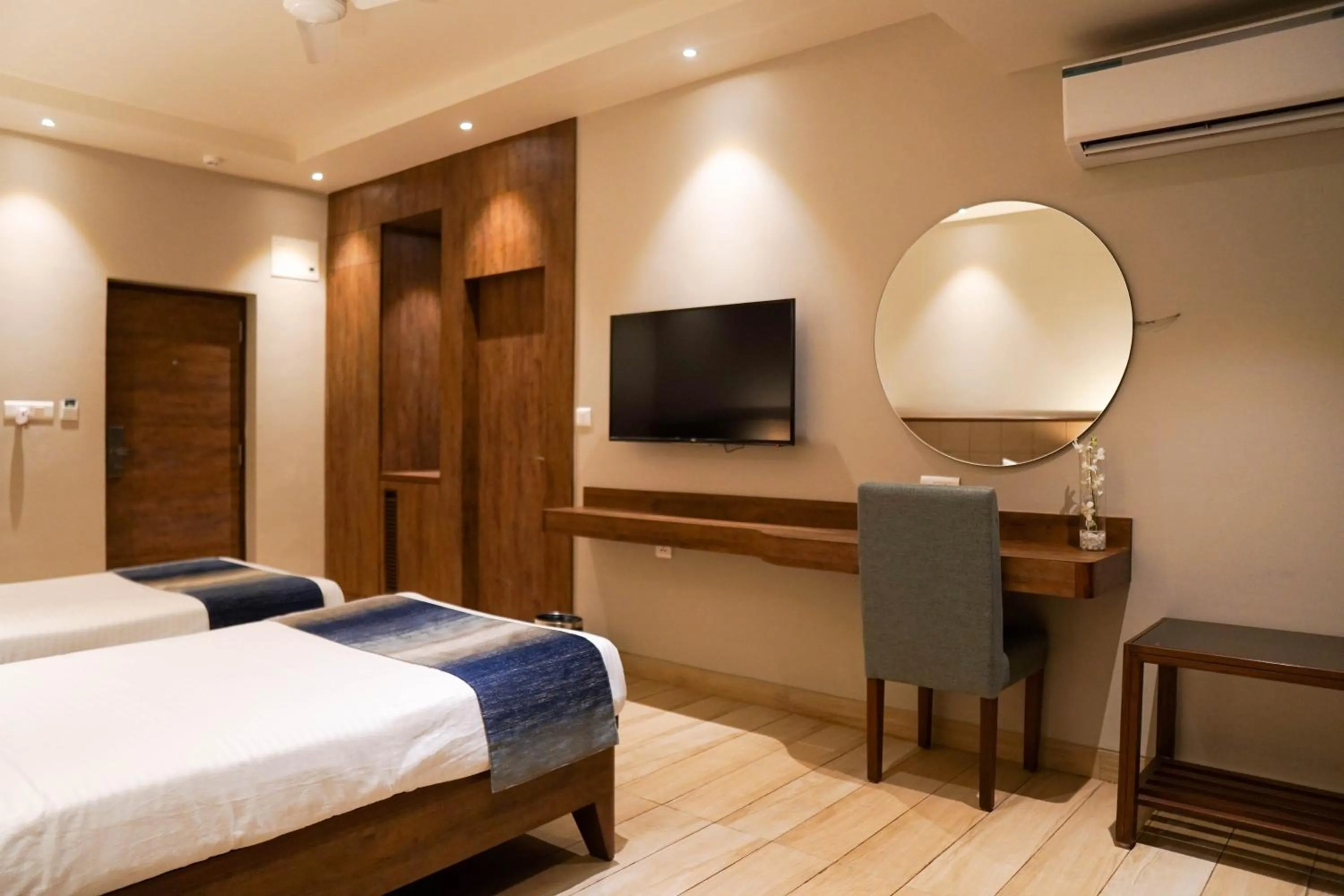 Photo of the whole room, Bed in Cosmique Clarks Inn Suites Goa