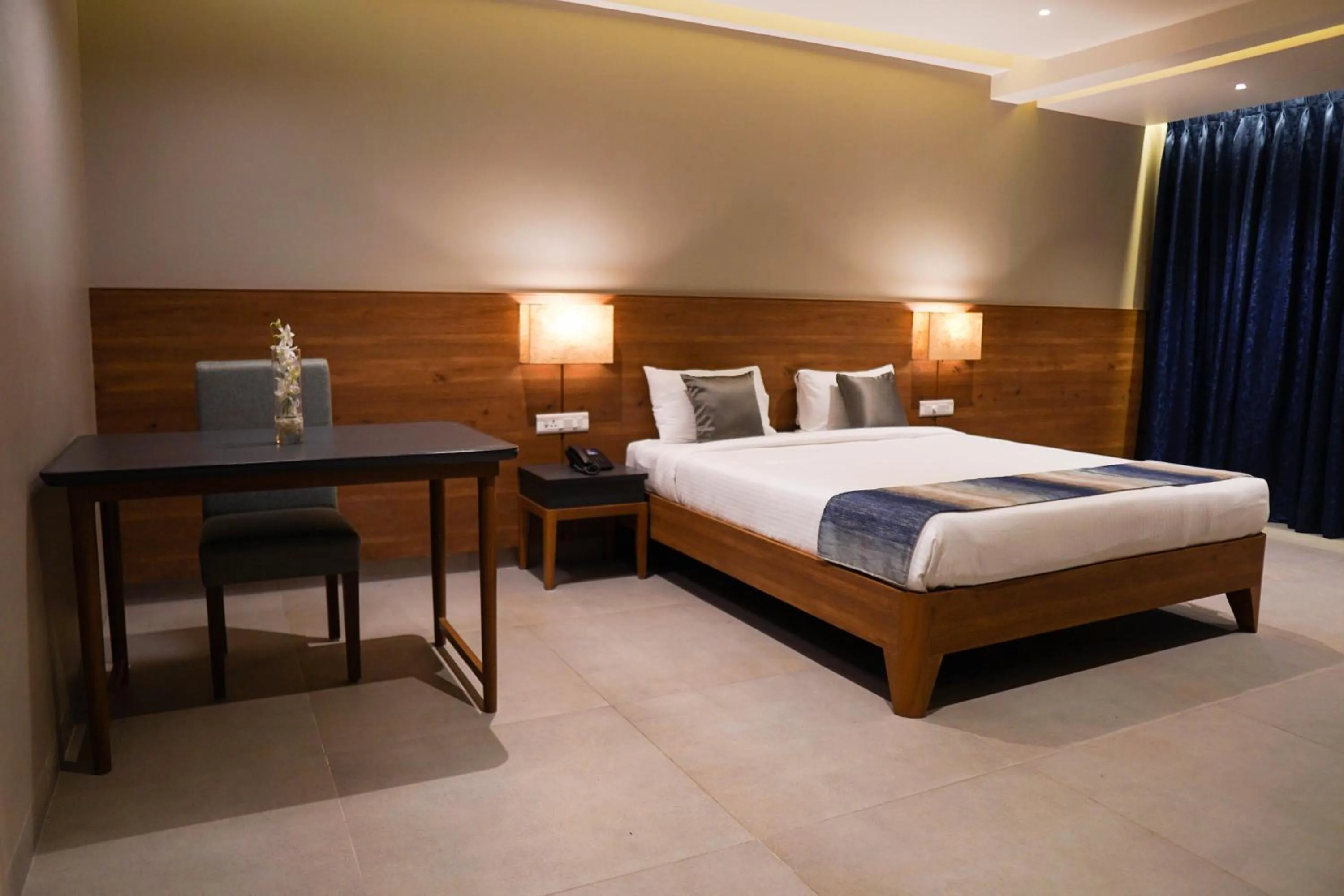 Photo of the whole room, Bed in Cosmique Clarks Inn Suites Goa