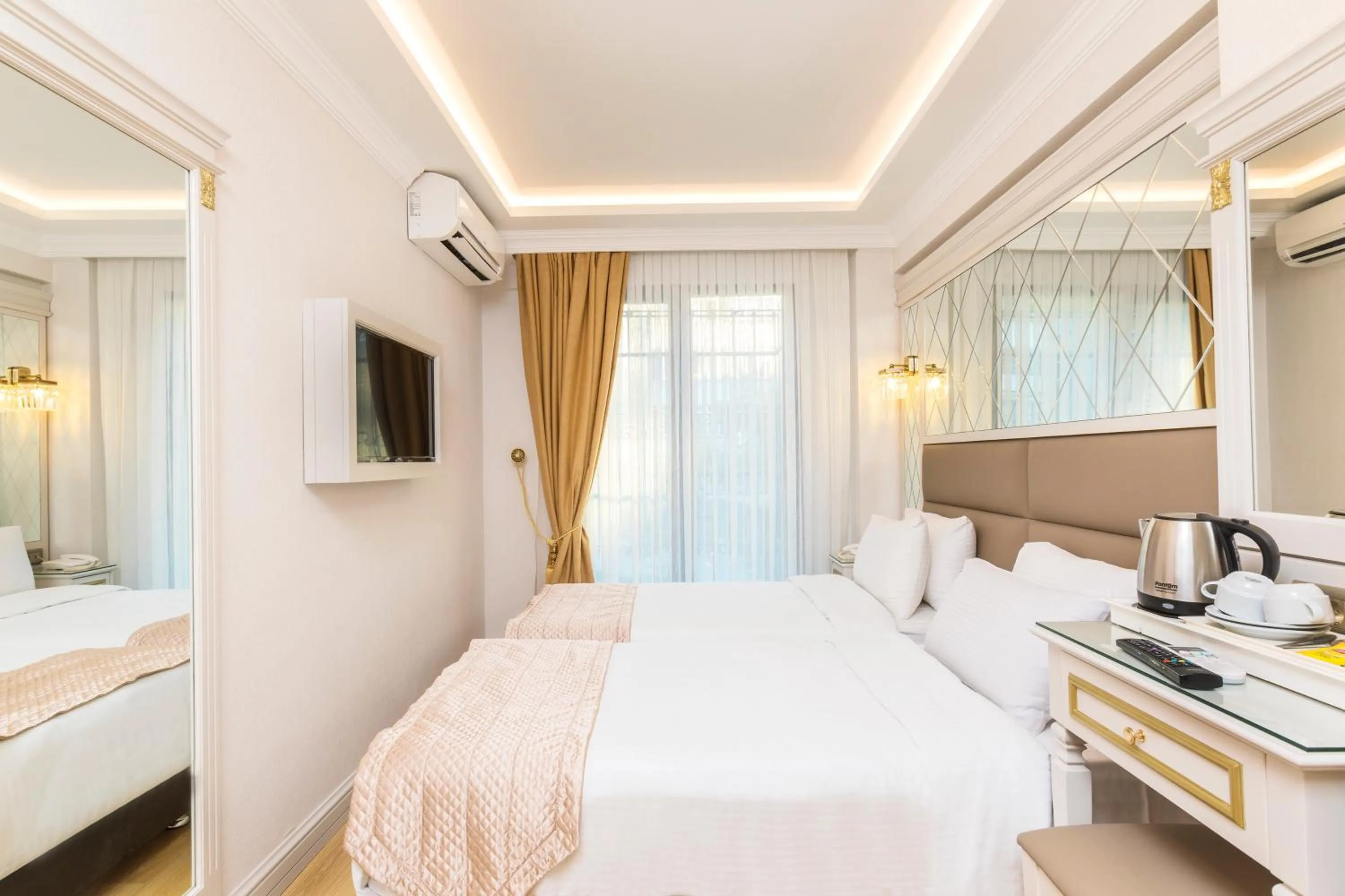 TV and multimedia, Bed in City Hall Hotel Sultanahmet