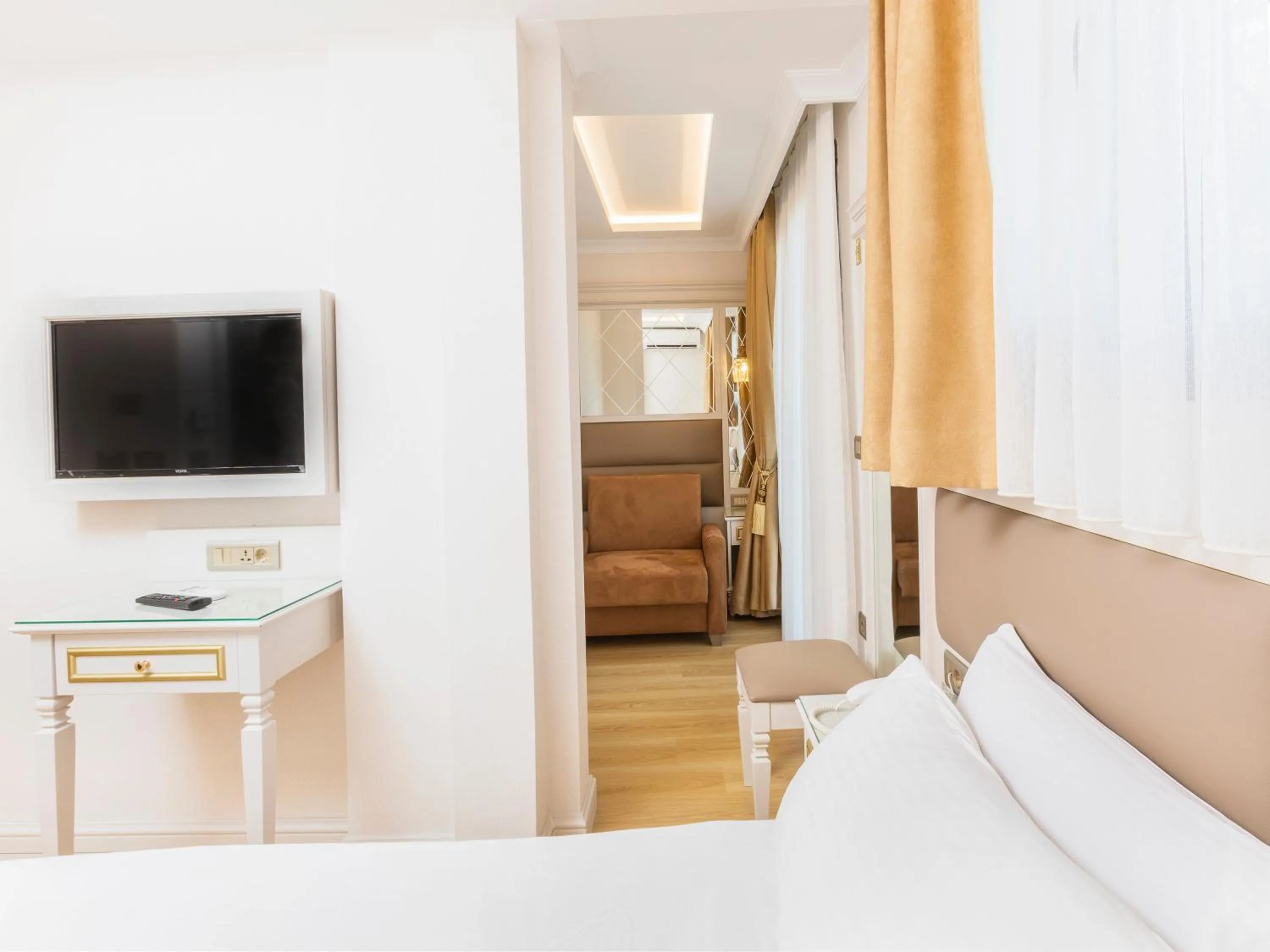 TV and multimedia, Bed in City Hall Hotel Sultanahmet