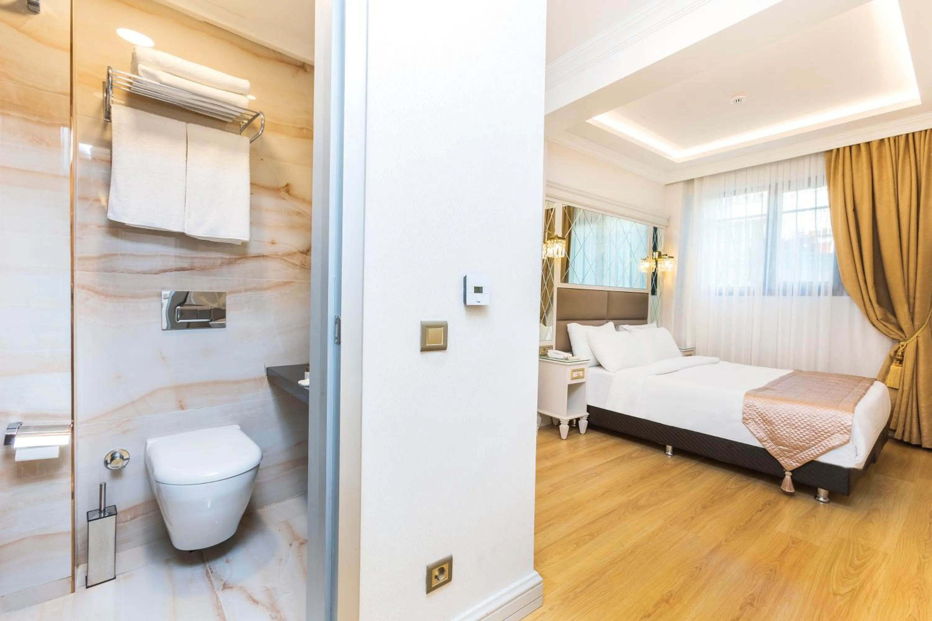 Shower, Bed in City Hall Hotel Sultanahmet