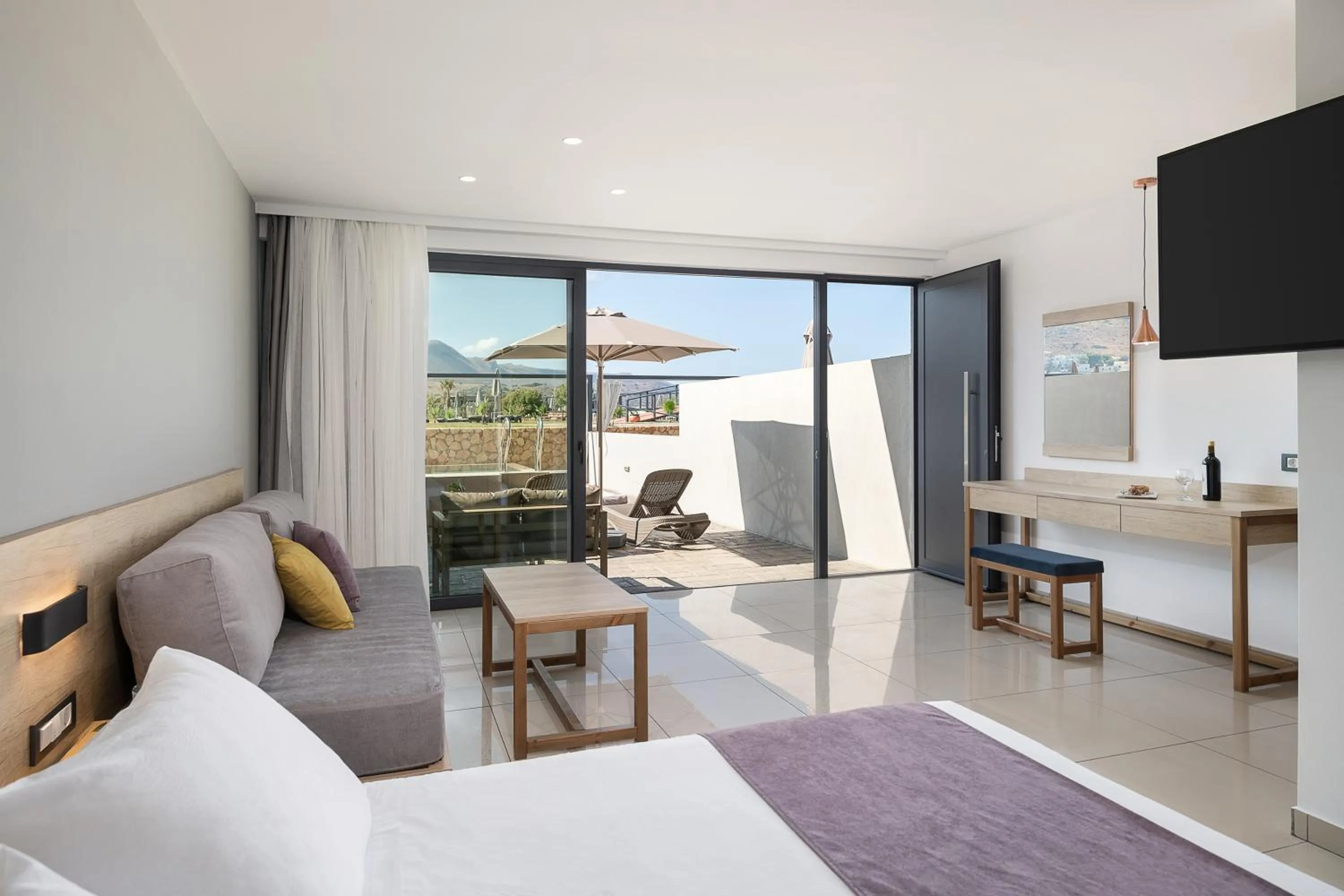 Photo of the whole room, Bed in Galini Palace