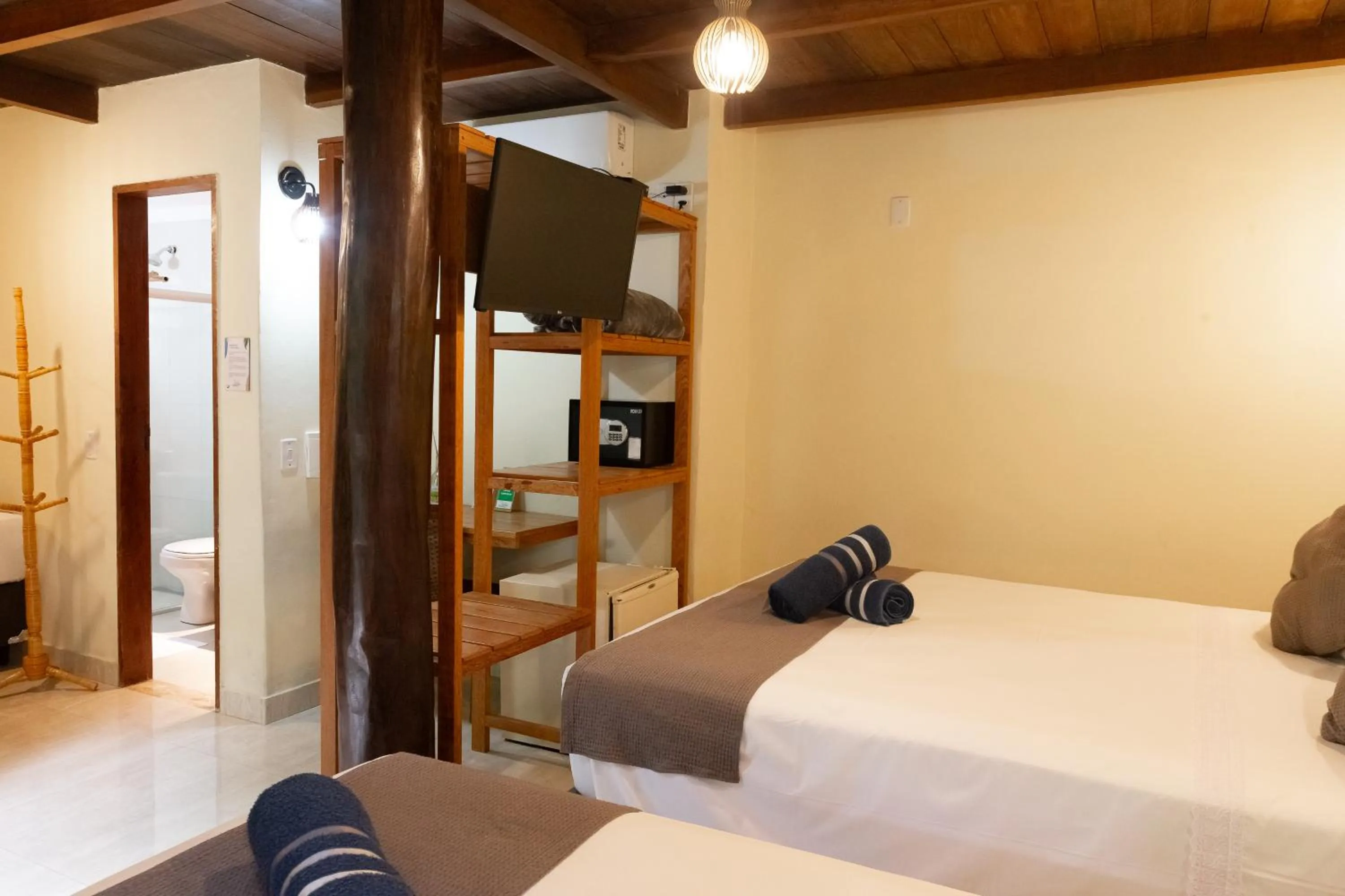 Photo of the whole room, Bed in Hotel Pousada Villa Zena - Frente ao Mar - Pé na areia