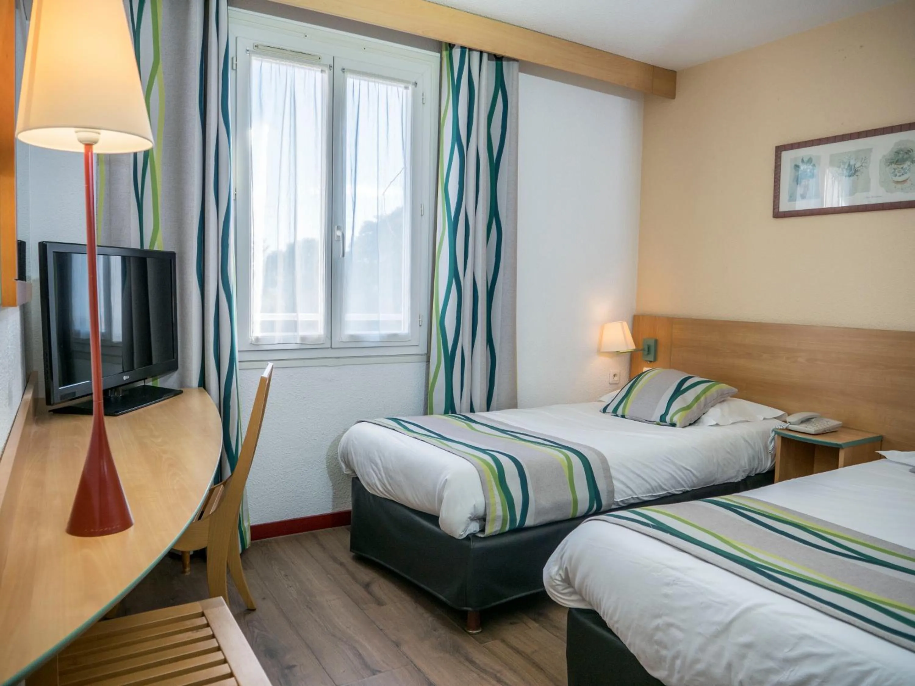 Bed in Logis Hotel Restaurant Uzès Pont du Gard