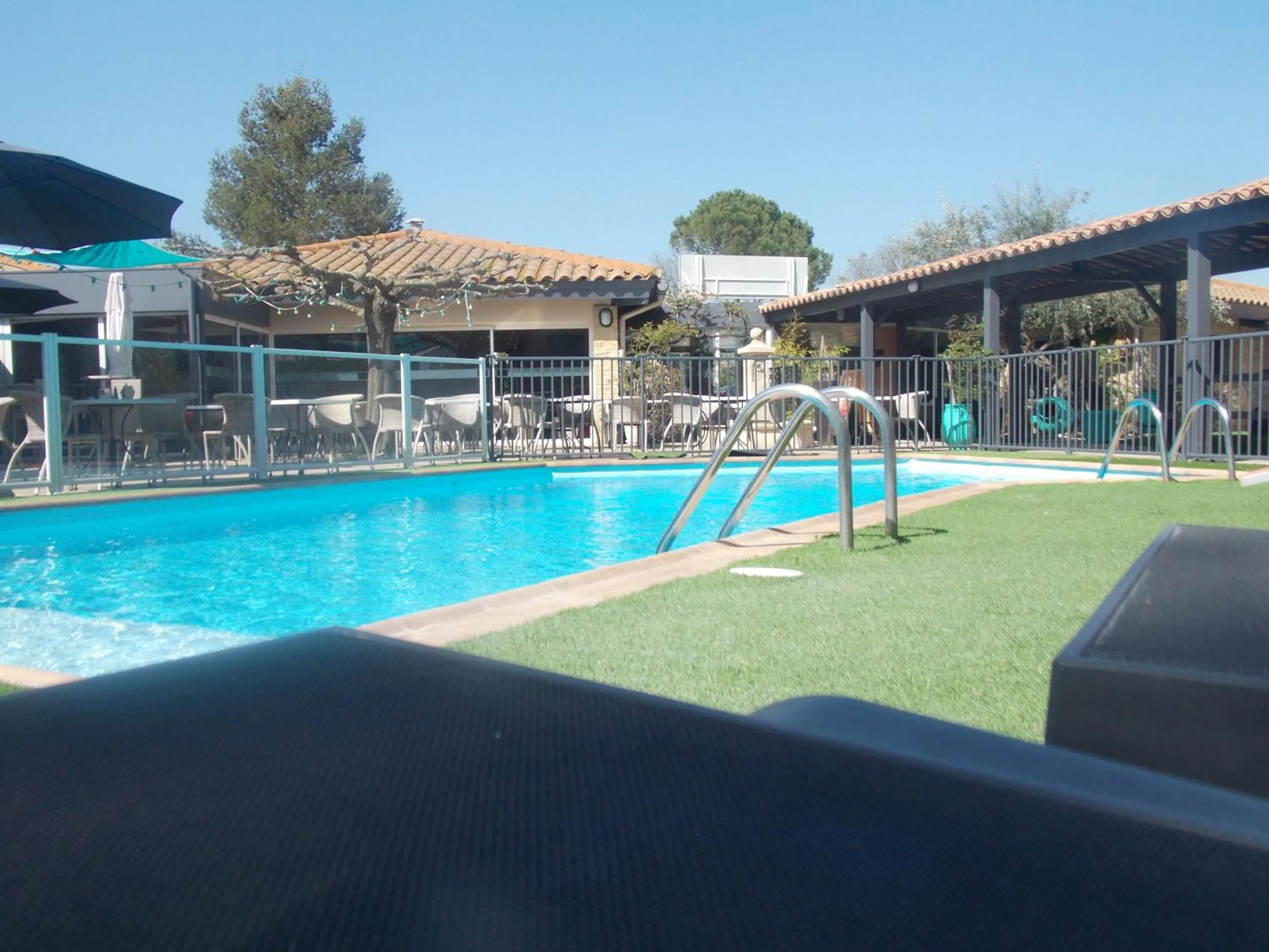 Swimming pool in Logis Hotel Restaurant Uzès Pont du Gard