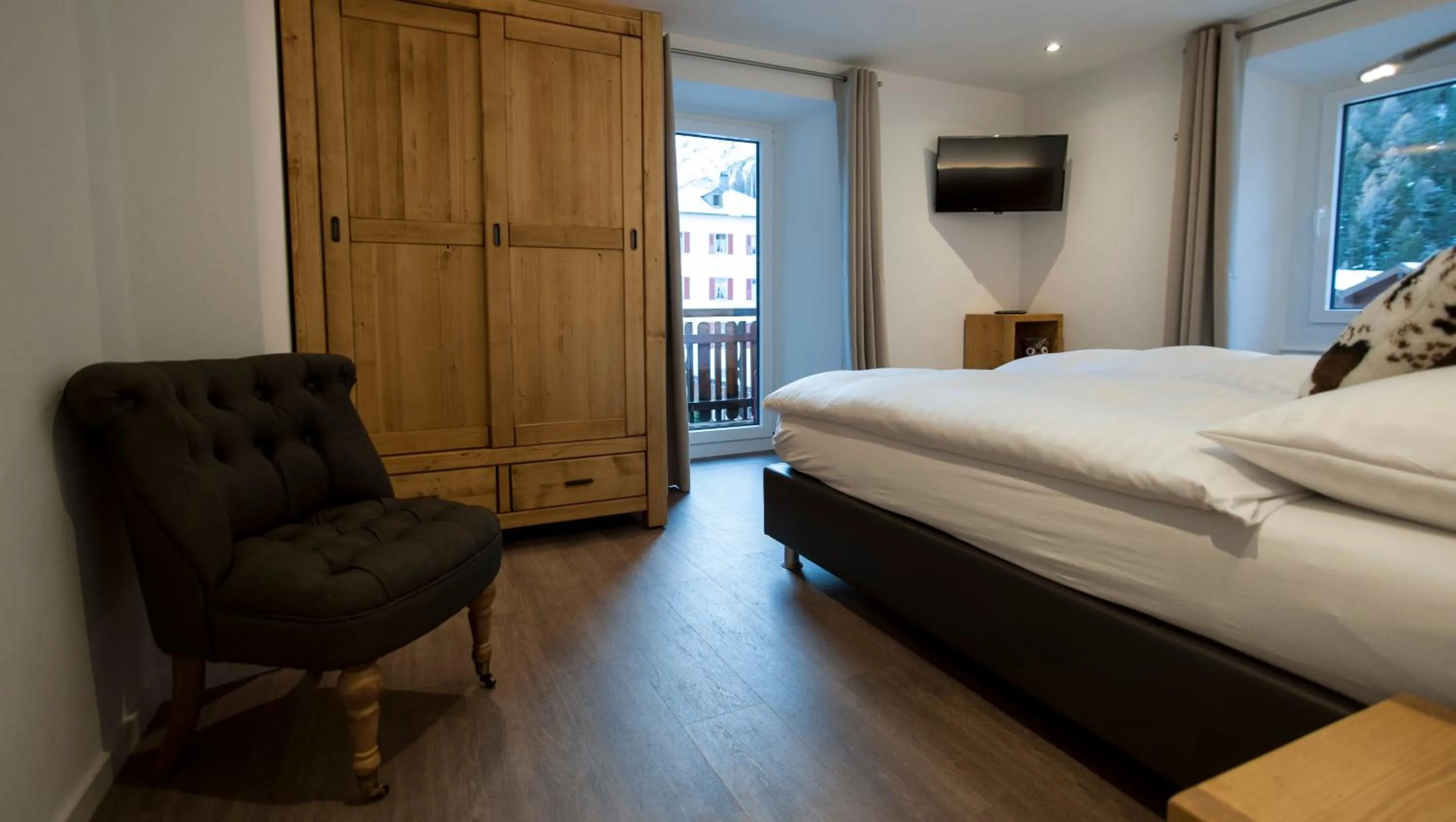 Photo of the whole room, Bed in Pension de la Poste