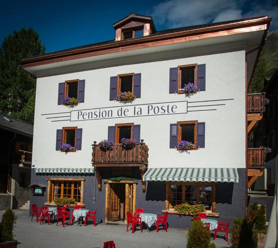 Facade/entrance in Pension de la Poste