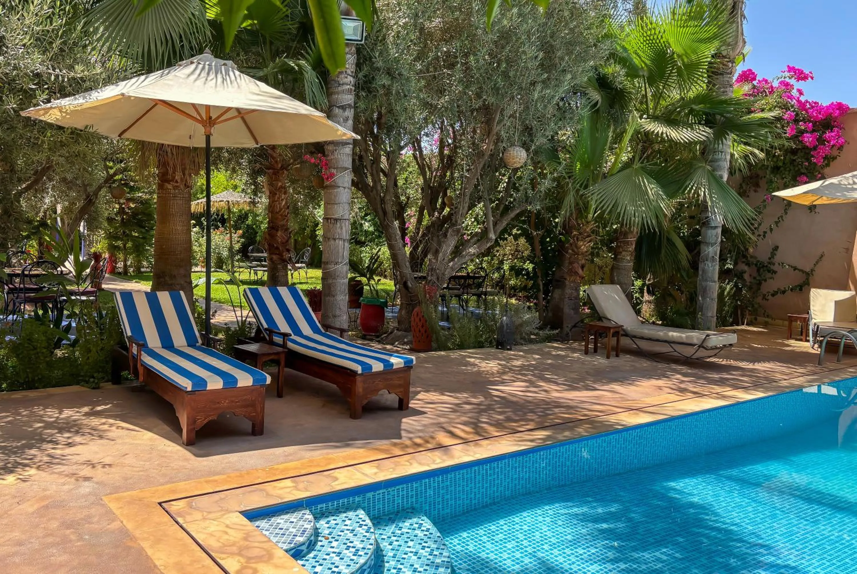 Day in Le Bleu House