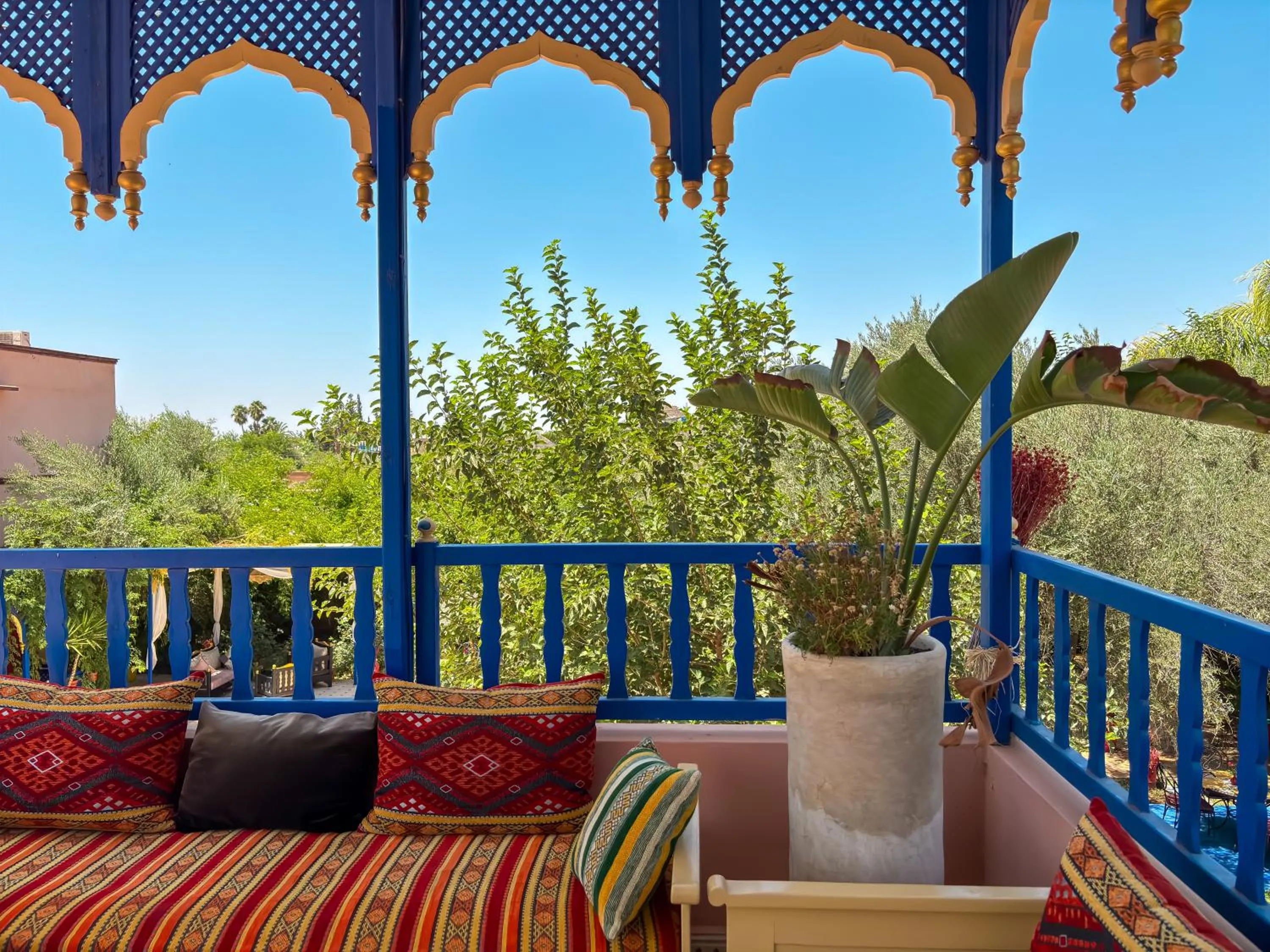 Spring in Le Bleu House