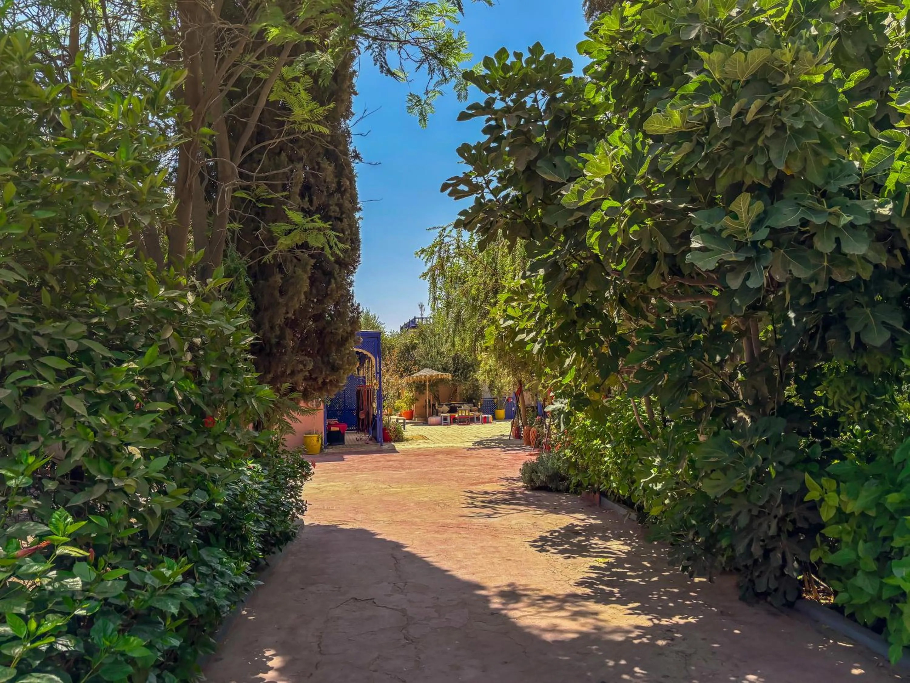 Facade/entrance in Le Bleu House