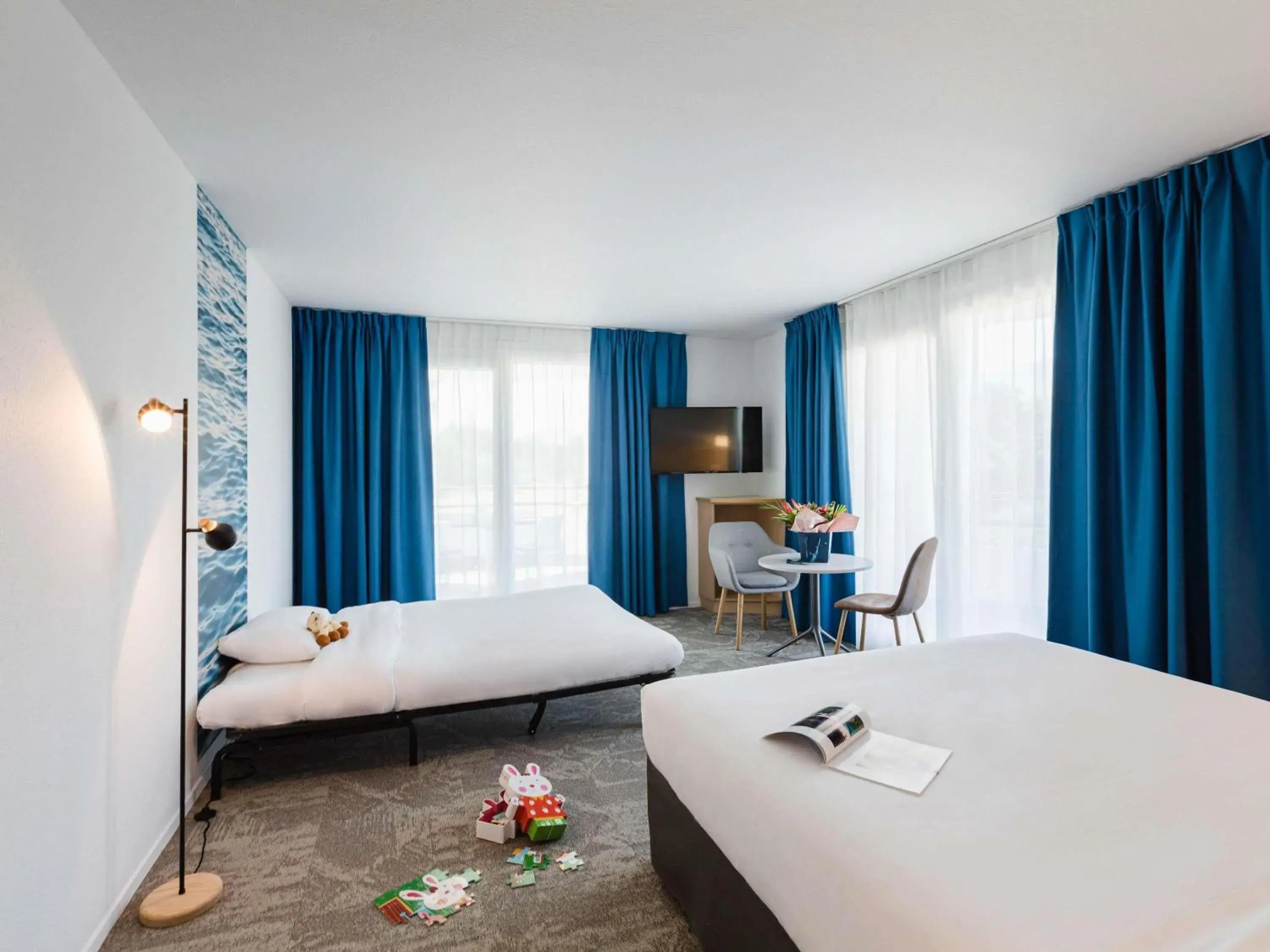 Bedroom, Bed in ibis Styles Aix les Bains Domaine de Marlioz Bedroom, Bed in ibis Styles Aix les Bains Domaine de Marlioz