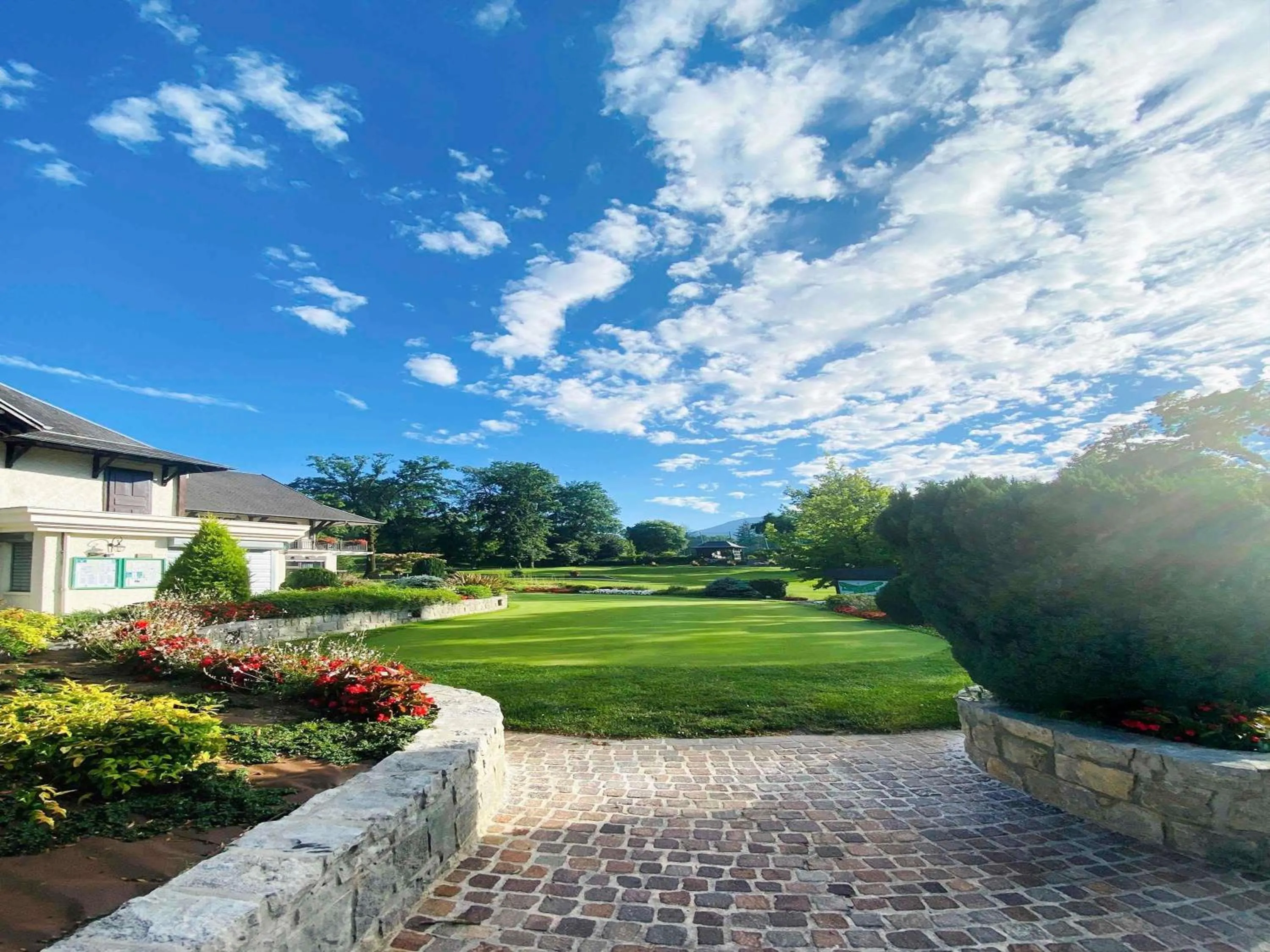 Golfcourse in ibis Styles Aix les Bains Domaine de Marlioz