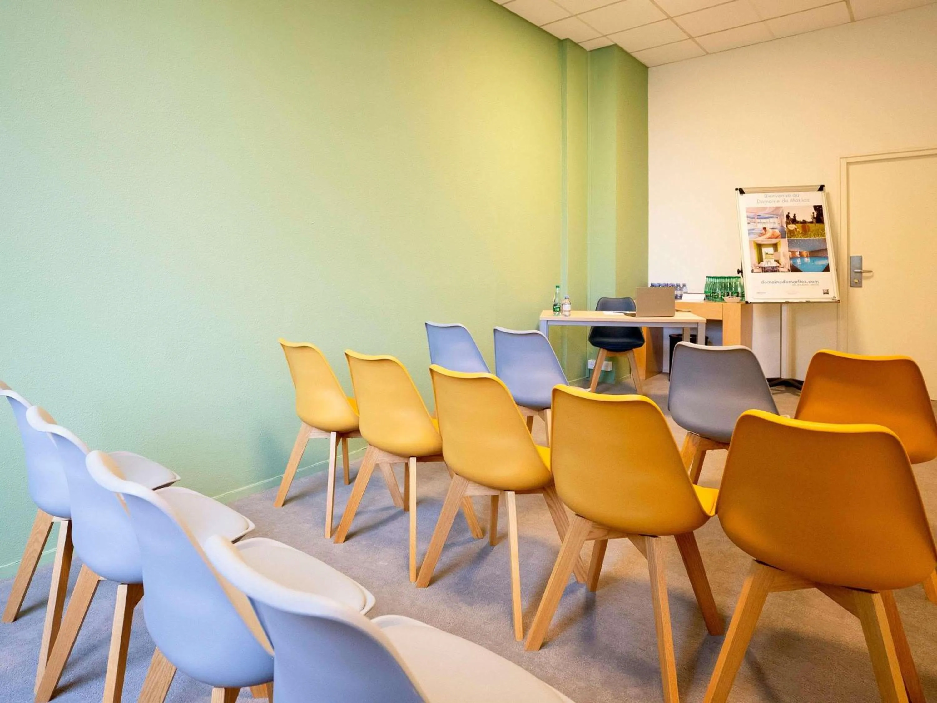 Meeting/conference room in ibis Styles Aix les Bains Domaine de Marlioz