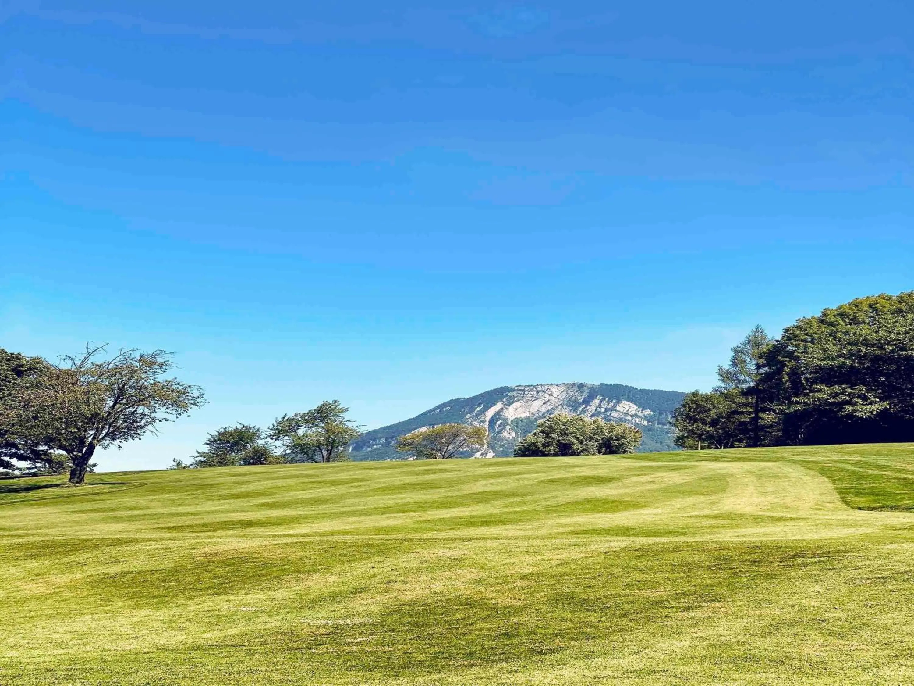 Golfcourse in ibis Styles Aix les Bains Domaine de Marlioz