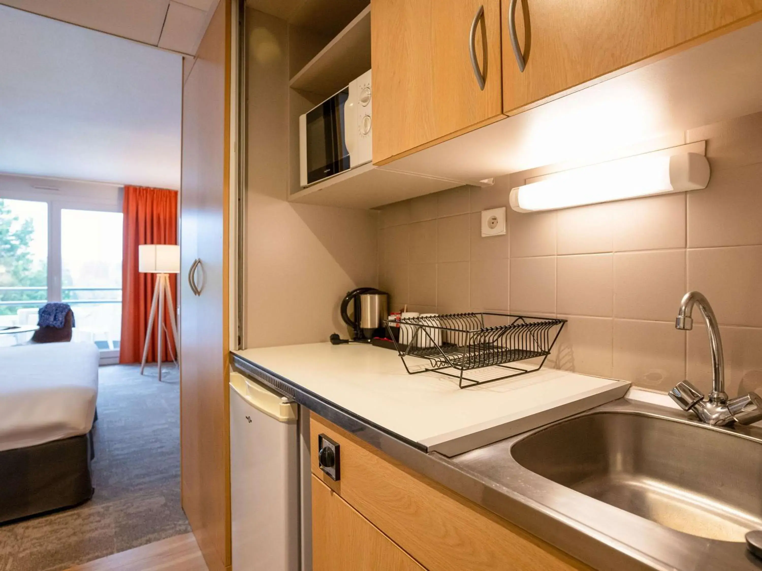 Bathroom, Bed in ibis Styles Aix les Bains Domaine de Marlioz Bathroom, Bed in ibis Styles Aix les Bains Domaine de Marlioz