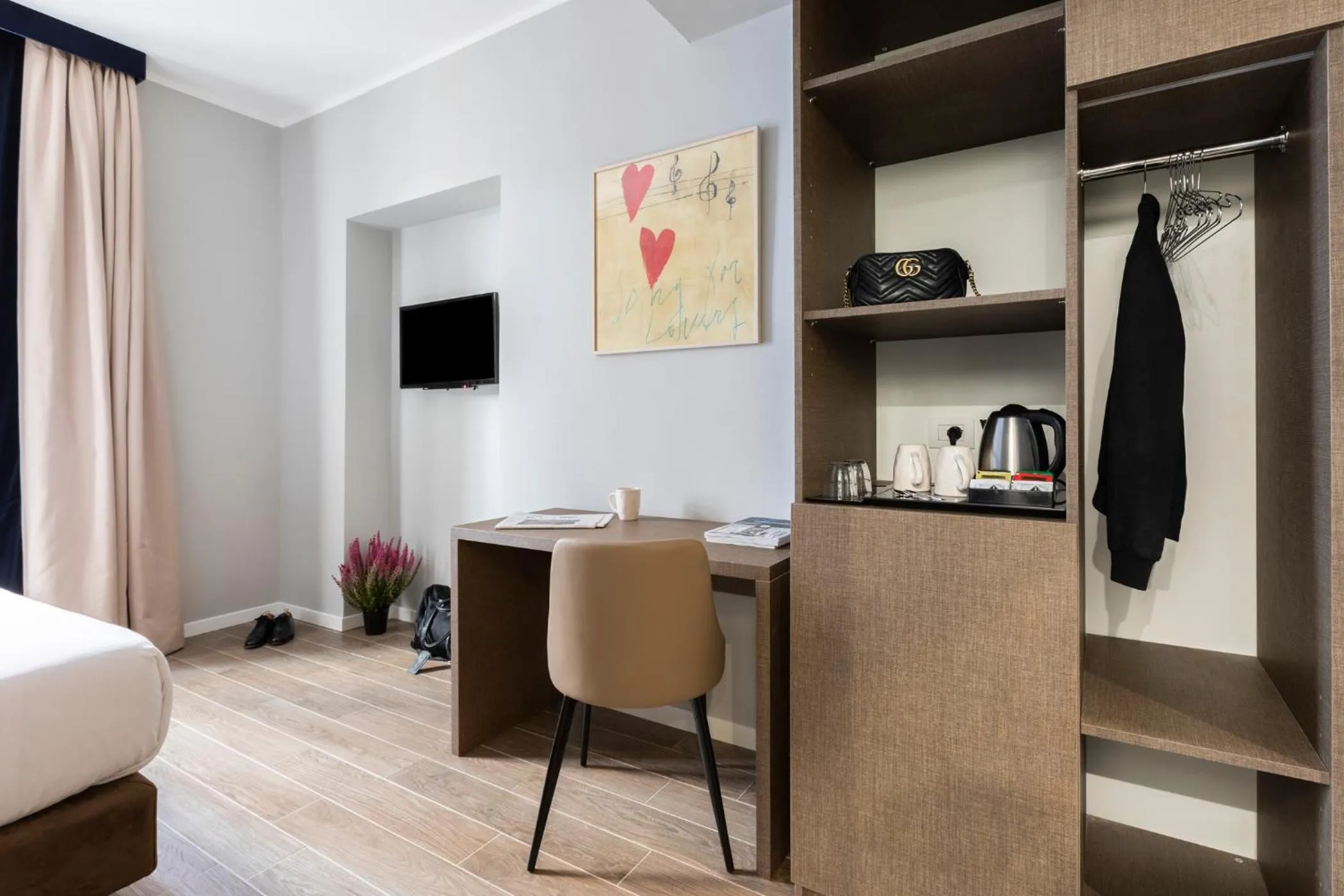 Coffee/tea facilities, Bed in Giubbonari Suites