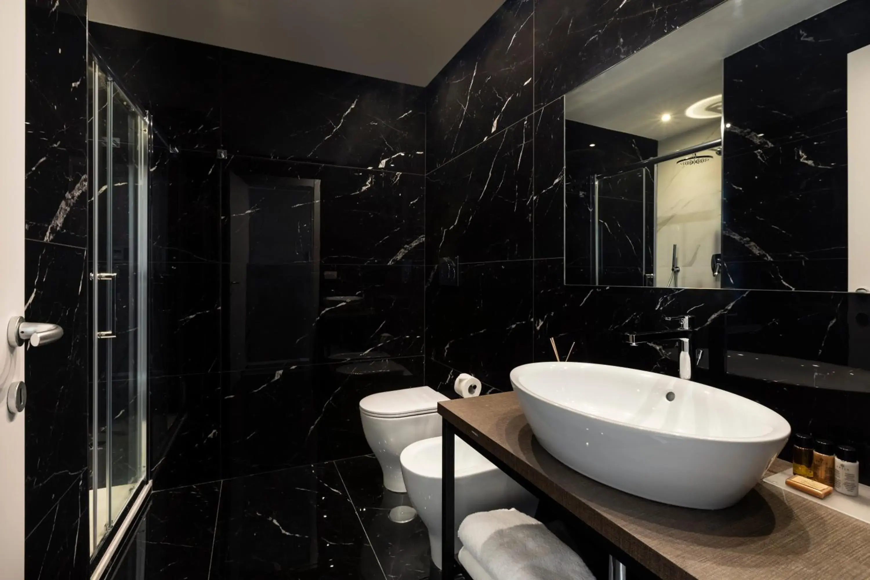 Bathroom in Giubbonari Suites Bathroom in Giubbonari Suites