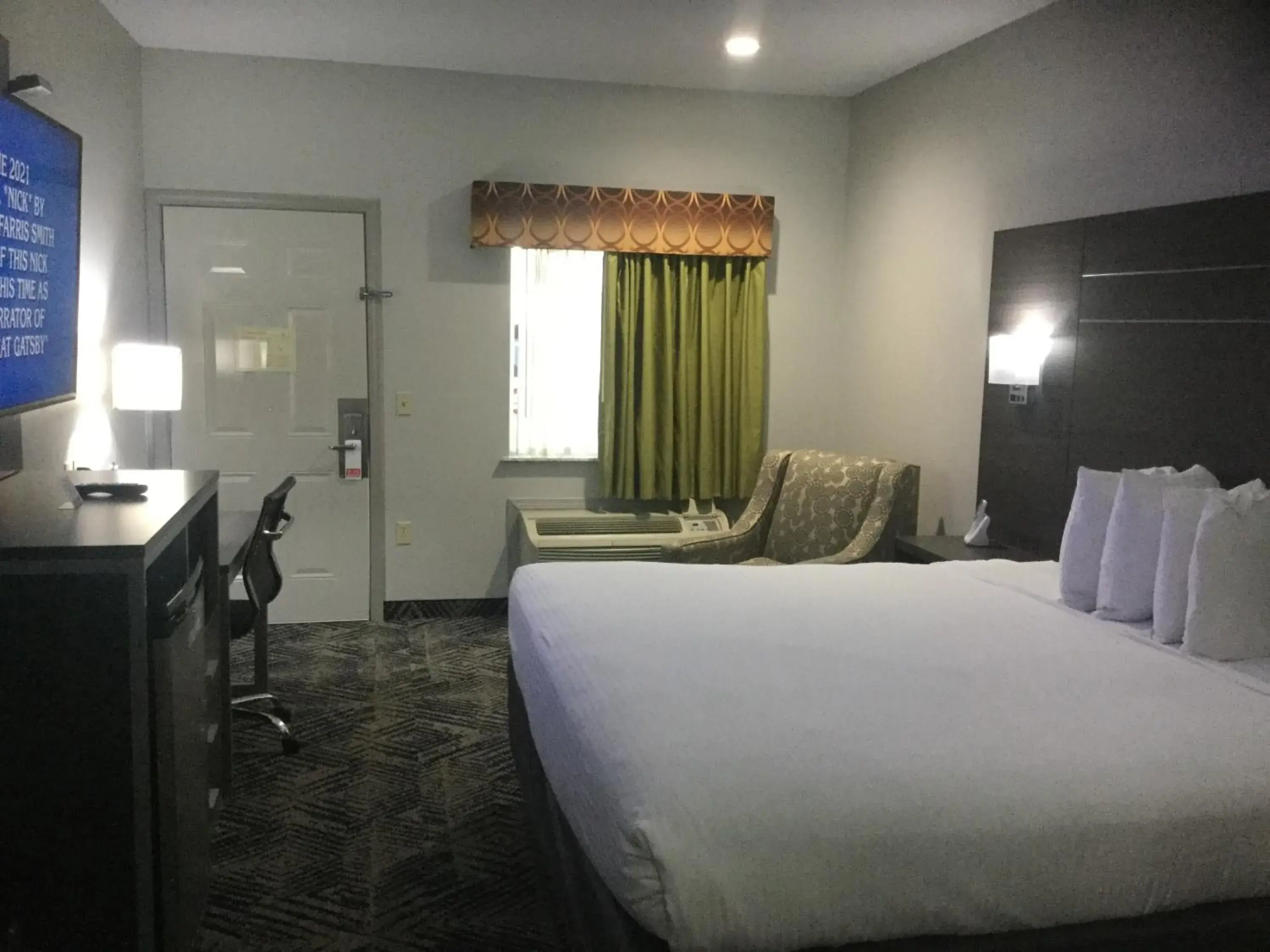 Bed in Muskogee Inn and Suites Bed in Muskogee Inn and Suites